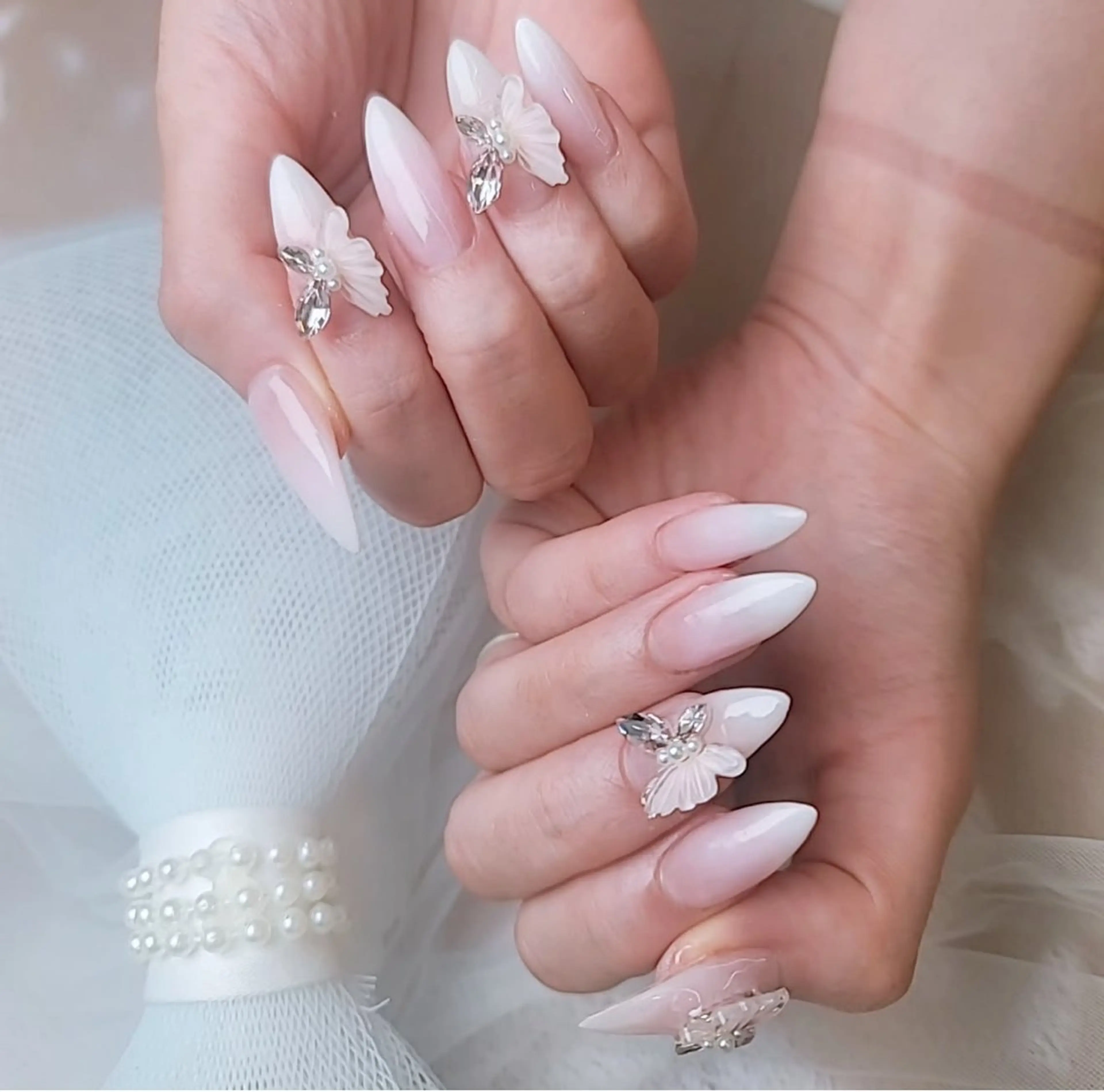 ネイル キラキラネイル マグネットネイル ミラーネイル ニュアンスネイル 春ネイル ハンドネイル Lina nail所属・Lunaa 池袋のネイルデザイン