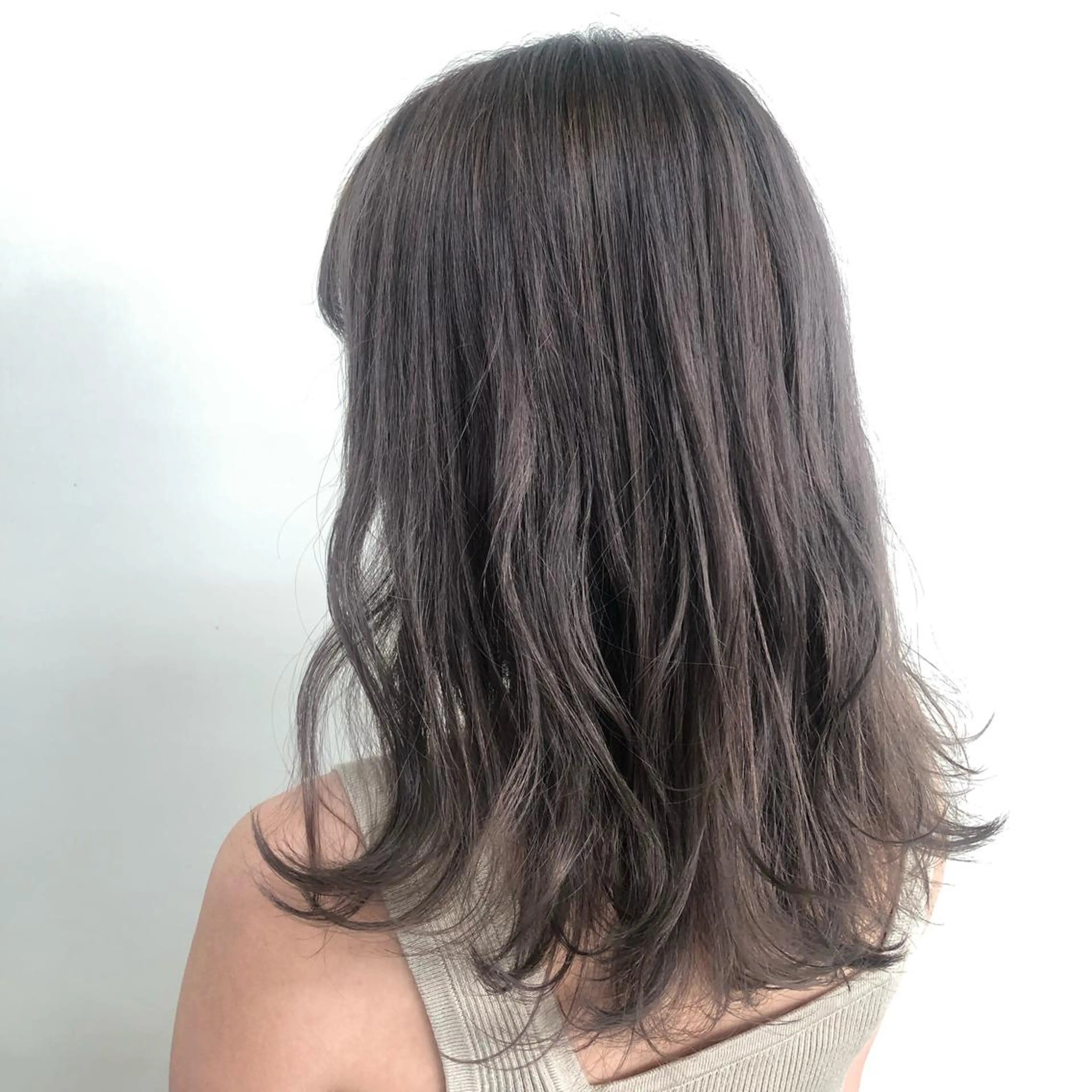 セミロング カラー エクステ ハイトーン 💭黒崎ハルカのヘアスタイル