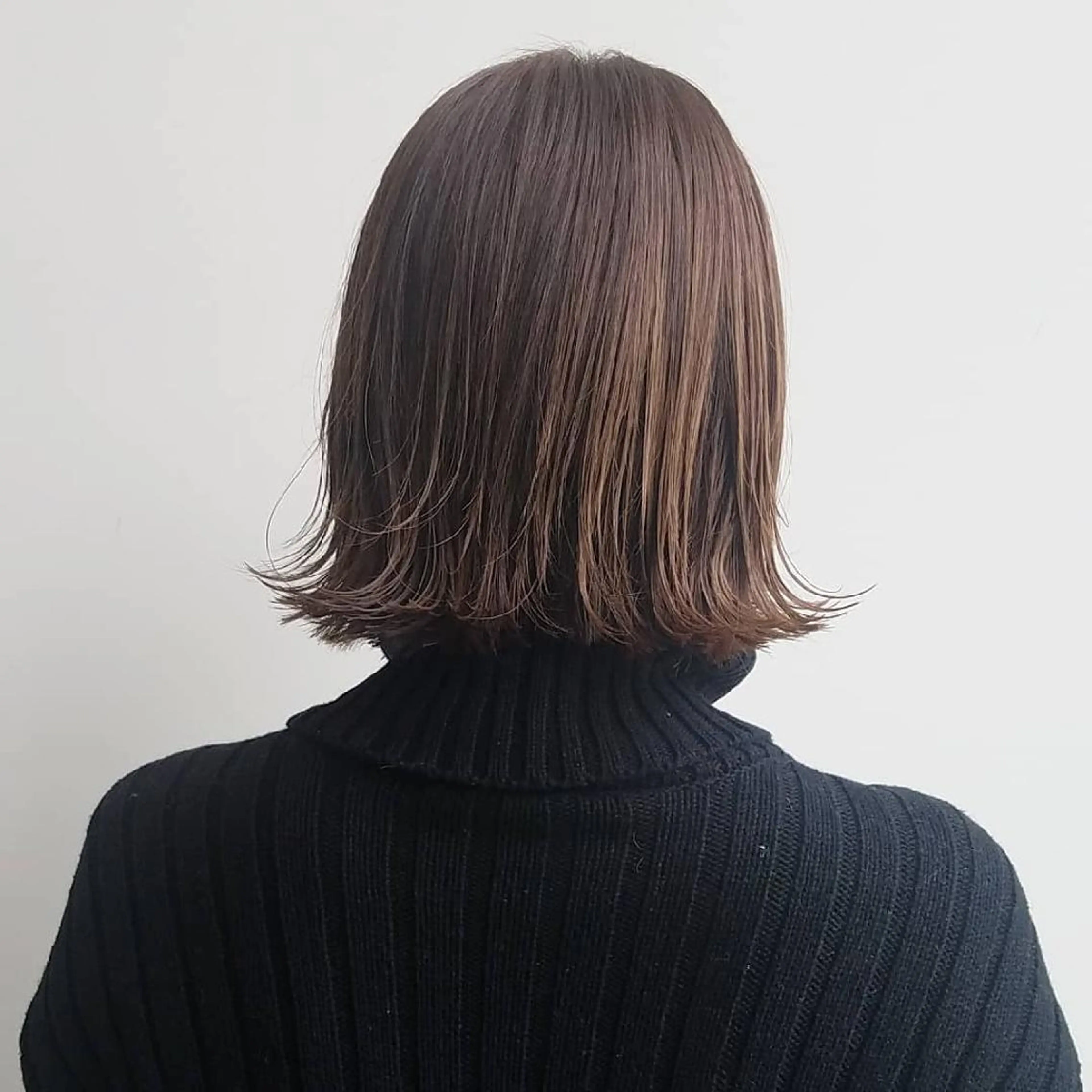 カラー ミディアム ボブ iplus✴ まつげ、眉毛、耳つぼのマツエク・マツパデザイン