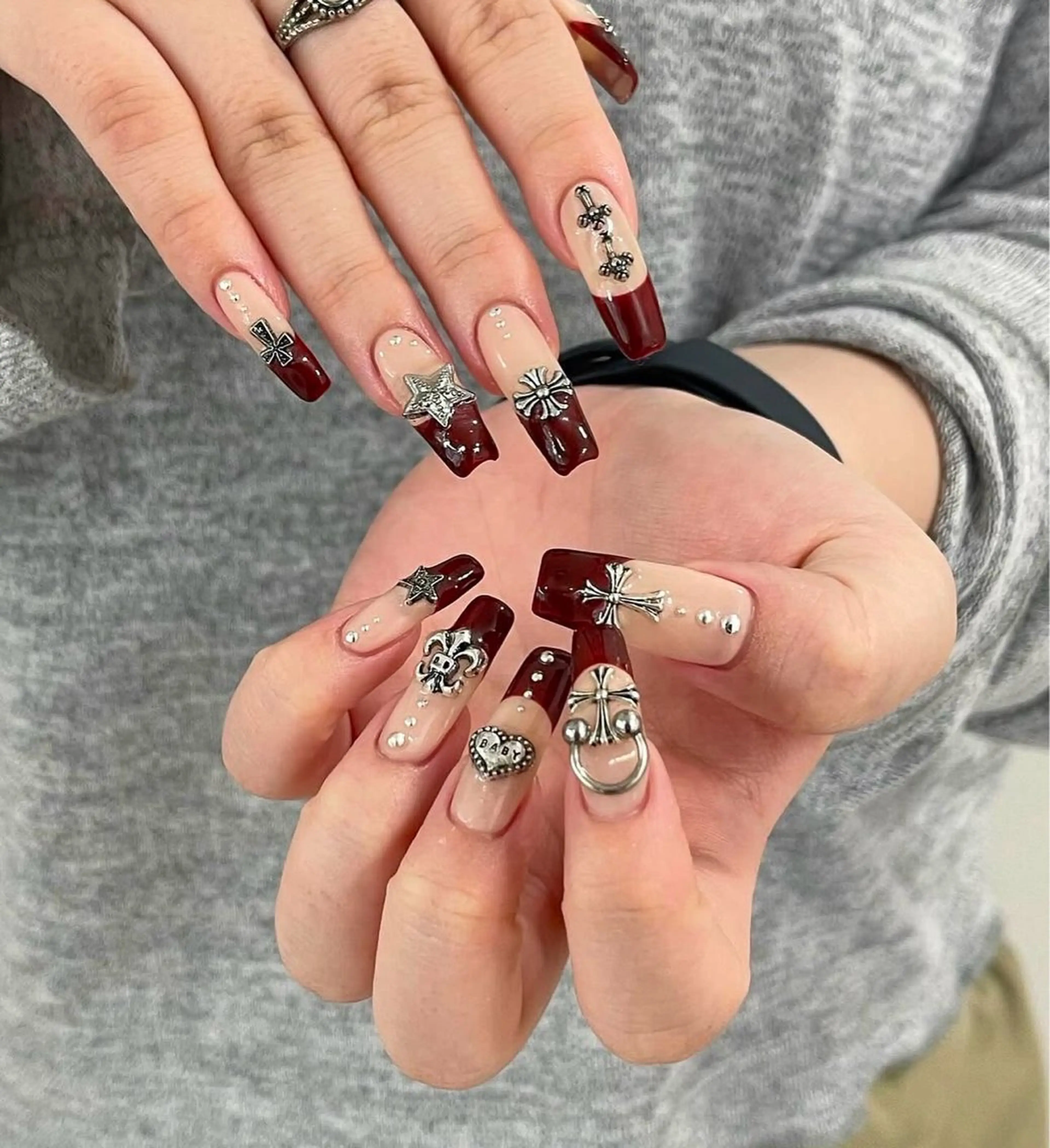 ネイル グラデーション キラキラネイル ワンカラーネイル 冬ネイル Jenn Nail Salonのネイルデザイン