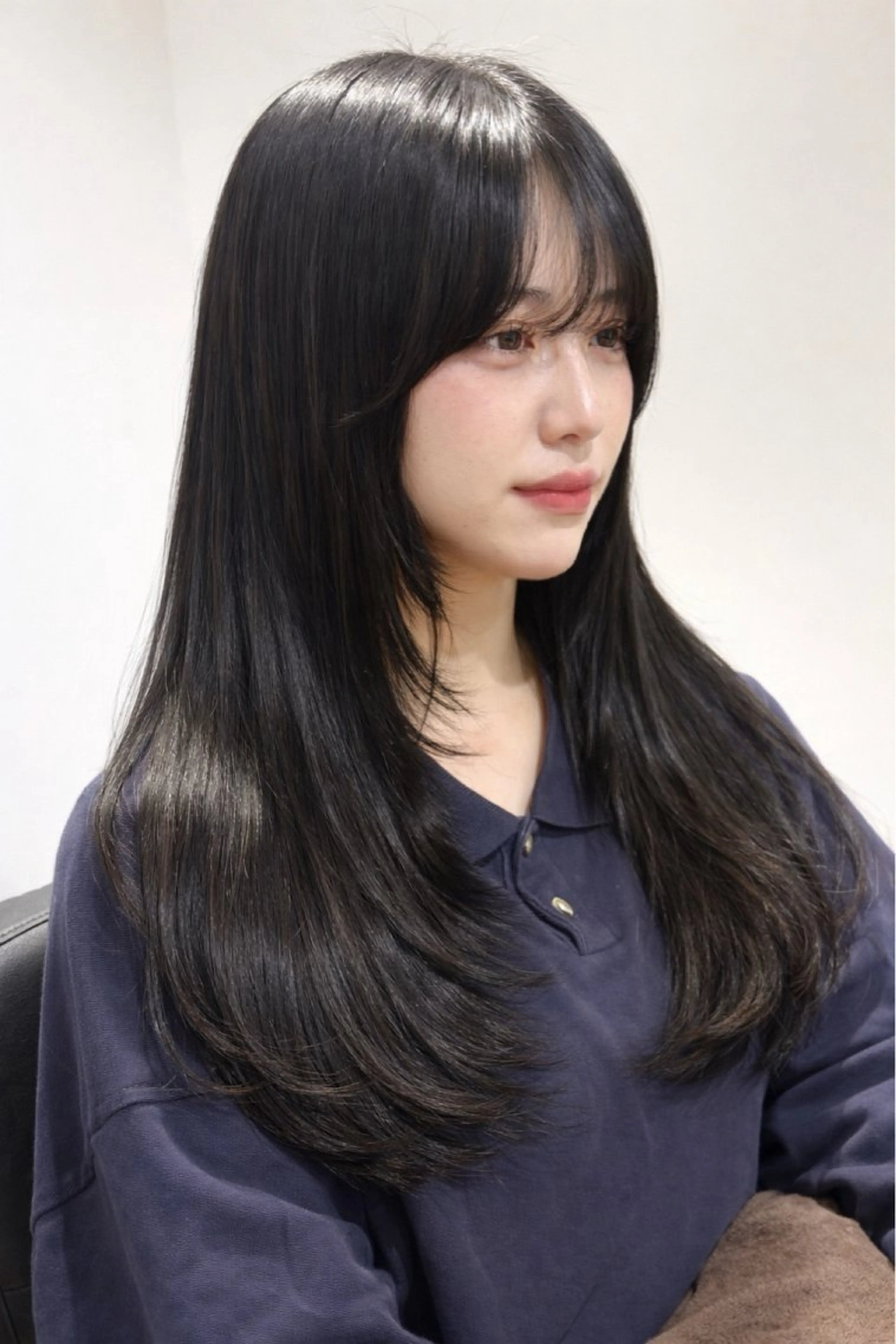 セミロング 顔まわりレイヤー レイヤーカット カット ヘアカラー イシザワ ユミのヘアスタイル