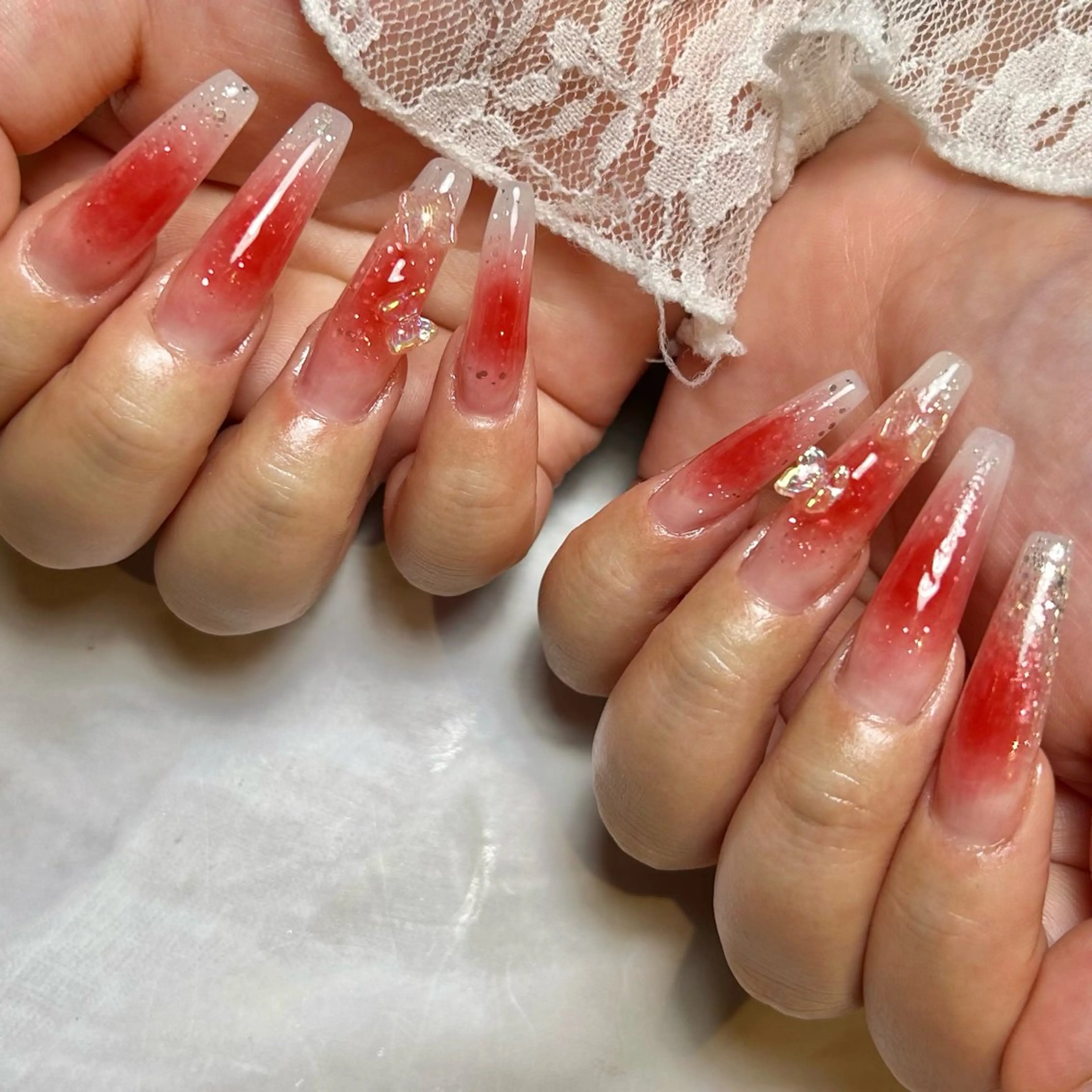 ネイル チークネイル ロングネイル 持ち込み 赤色 スカルプネイル ハンドネイル Reflection marikoのネイルデザイン