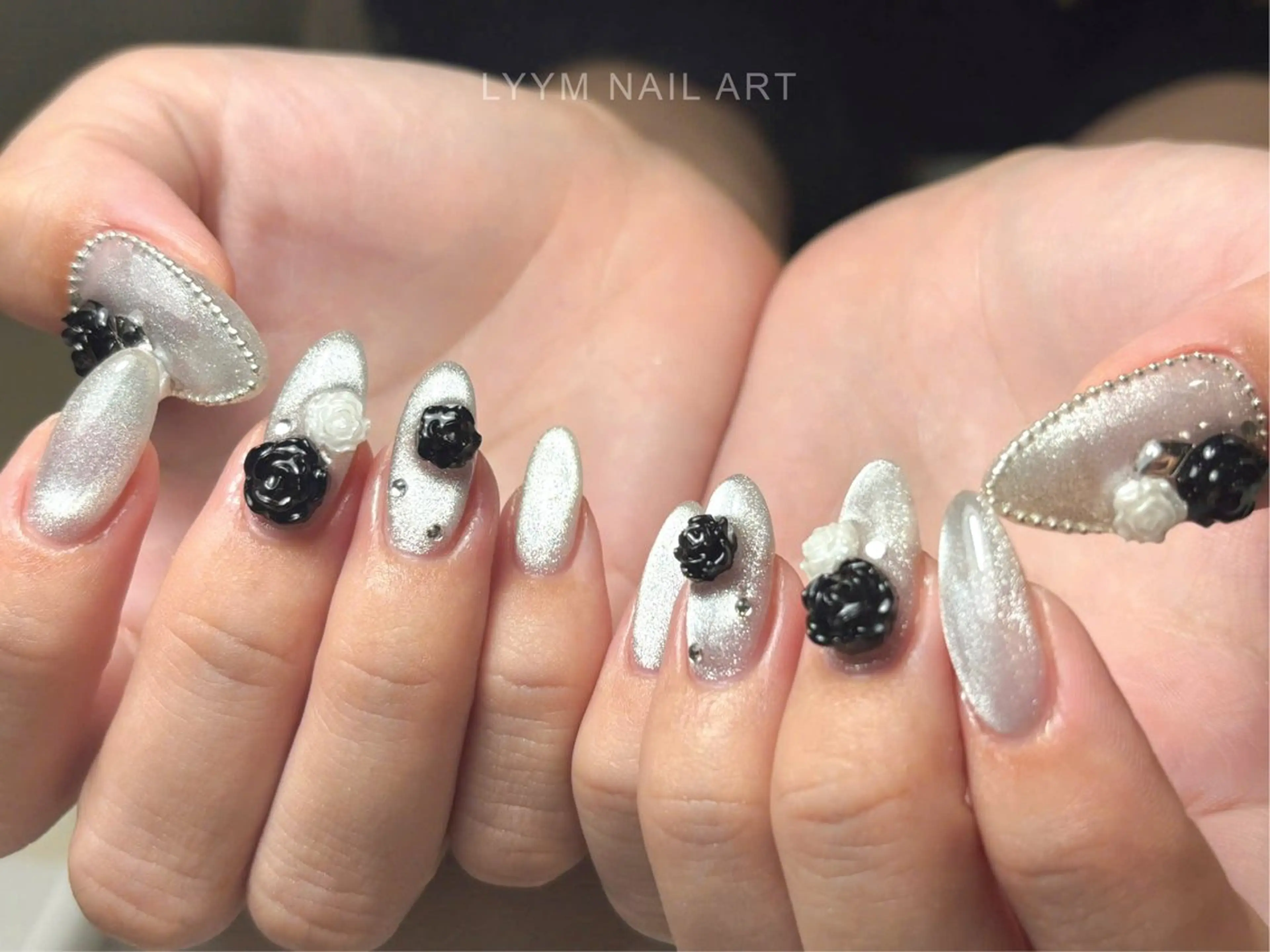ネイル 韓国ネイル シルバー ハンドネイル LYYM Salonのネイルデザイン