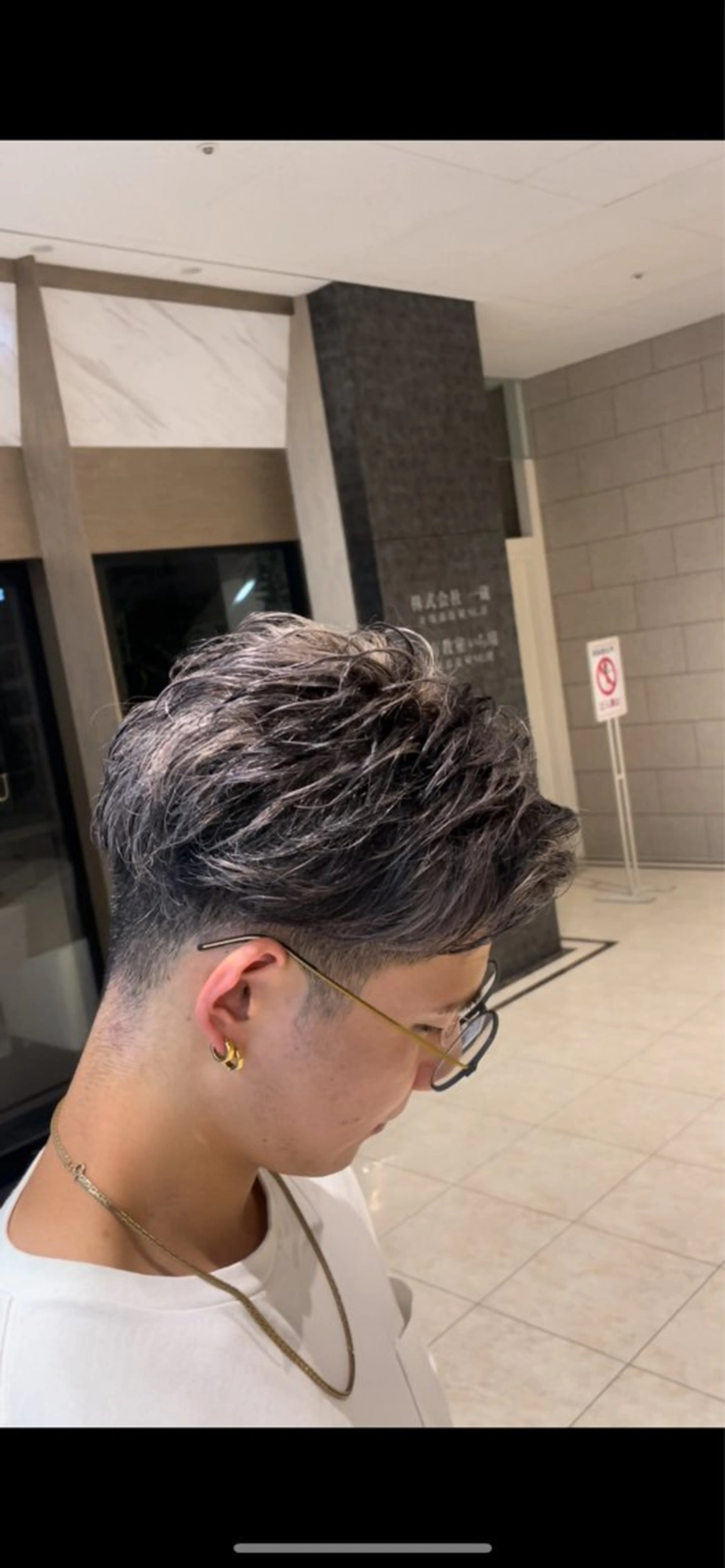 ショート カラー メンズ メンズメッシュ メッシュ シルバー ZENKO立川高島屋S.C所属・岩崎 唯人のヘアスタイル