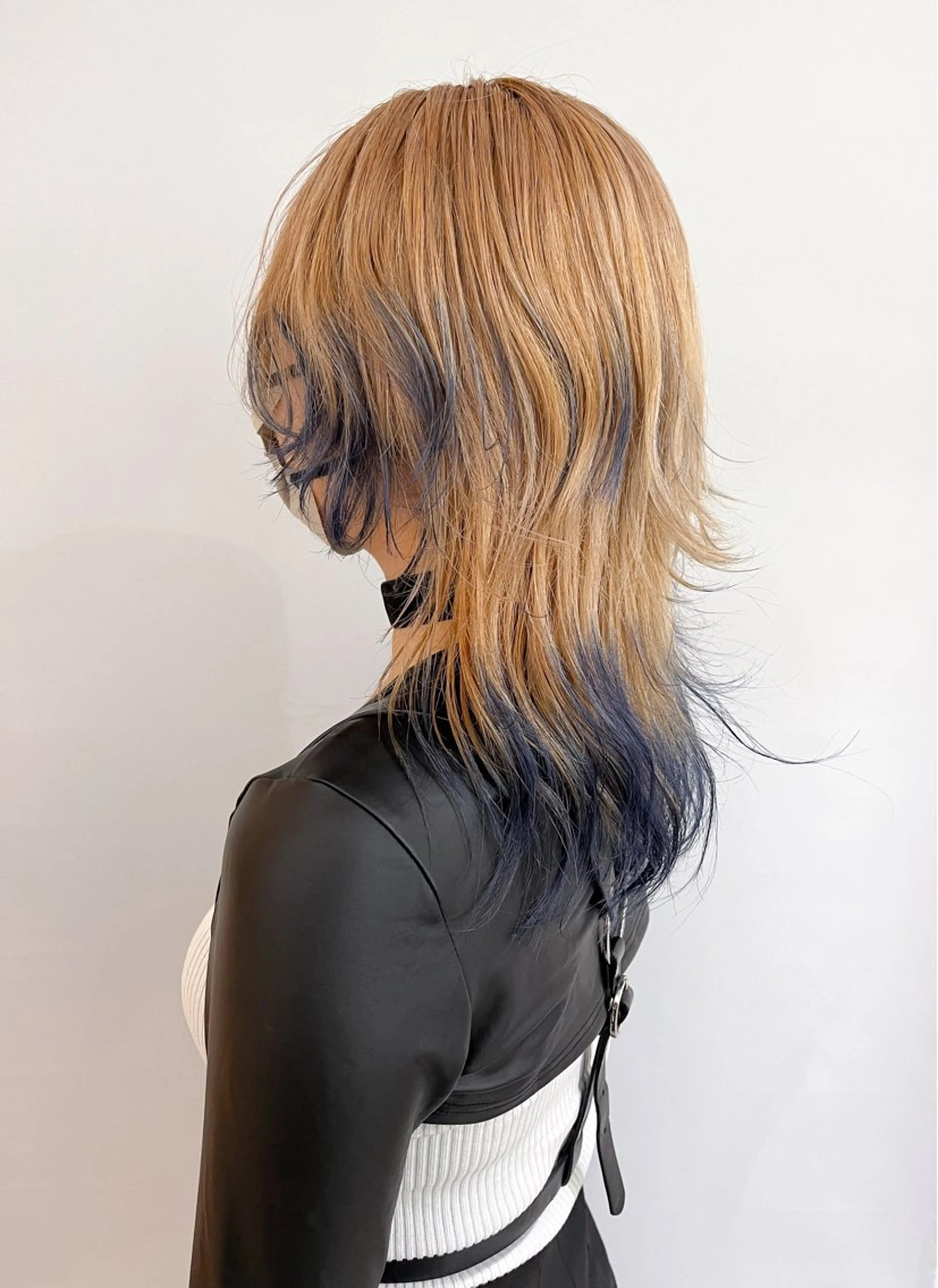 セミロング Kva所属・ウルフ/ハイトーン /髪質改善/AIRIのヘアスタイル