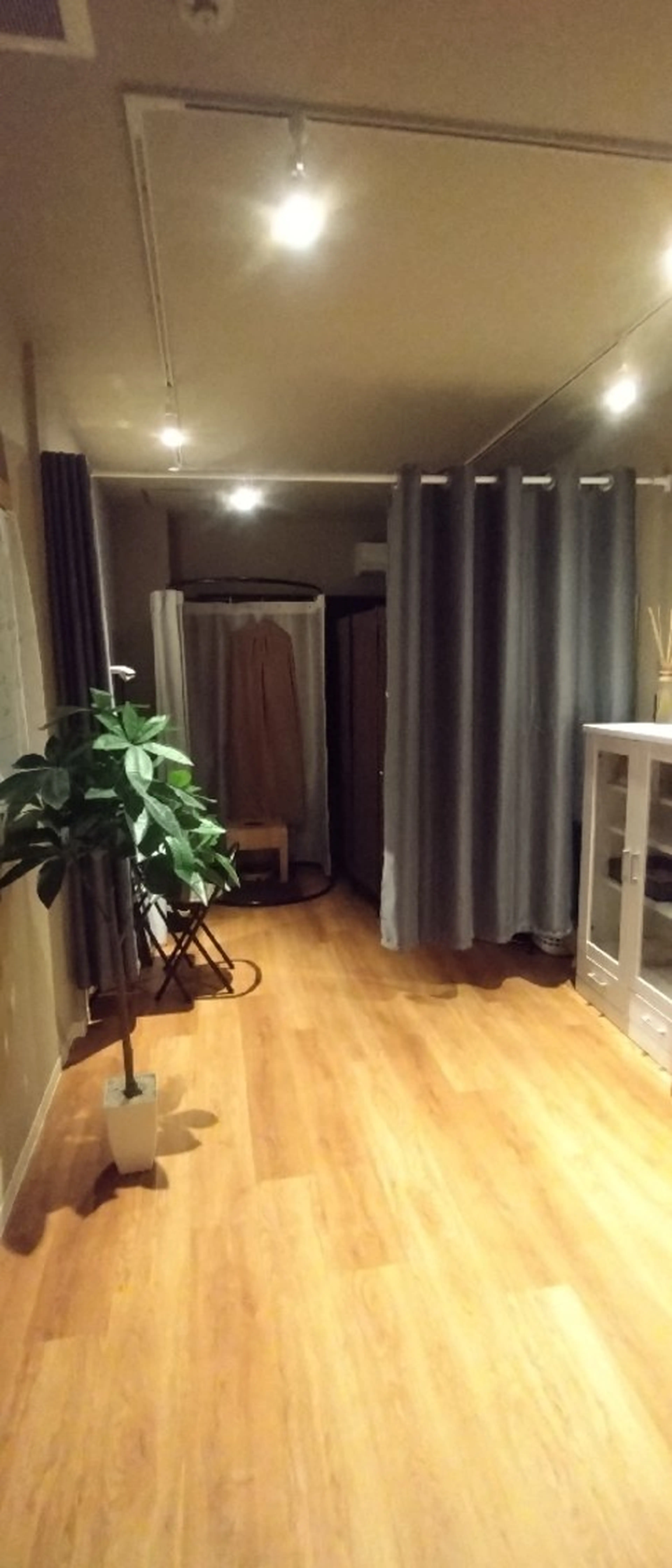 よもぎ蒸し専門店　ゼロ感所属・よもぎ蒸し× バザルトストーンのエステ・リラクイメージ