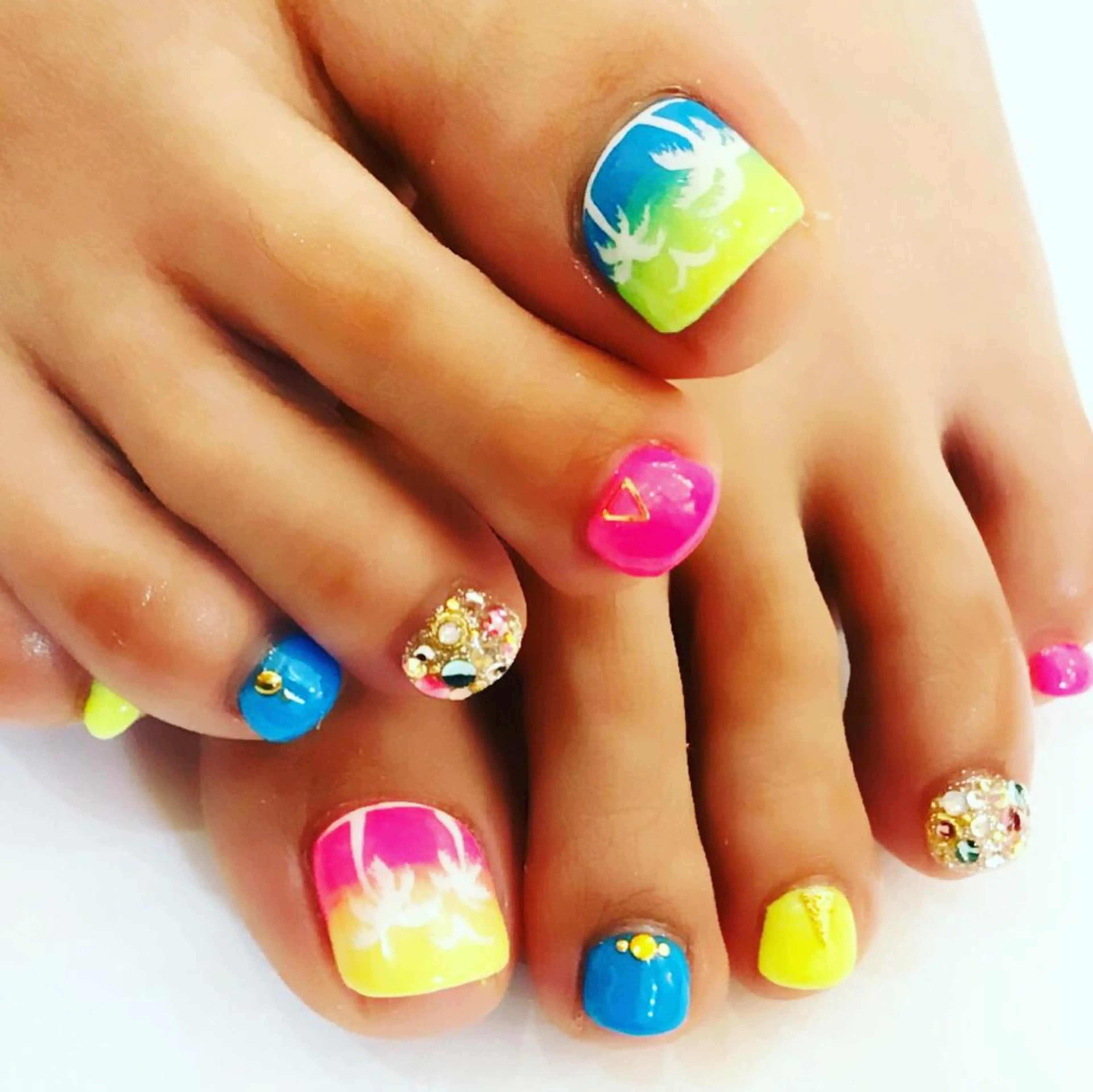 ショート カラー メンズ キッズ ネイル ジェルネイル キラキラネイル ロングネイル スカルプネイル ストーンネイル NAILSGOGO shibuyaのネイルデザイン