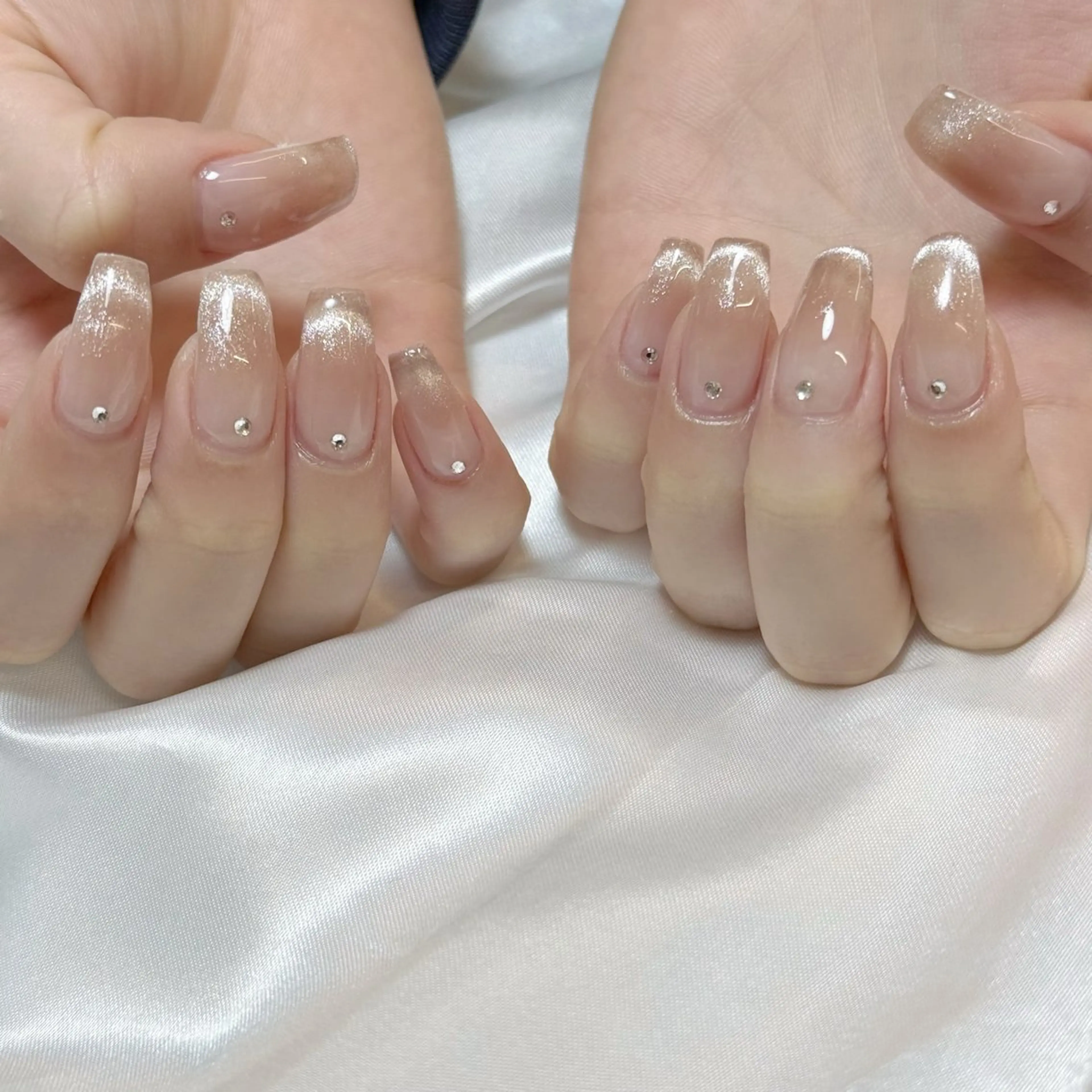 ネイル オーロラネイル ブルー フラッシュネイル フットネイル フレンチネイル ハンドネイル fein. miku🎀🍼のネイルデザイン