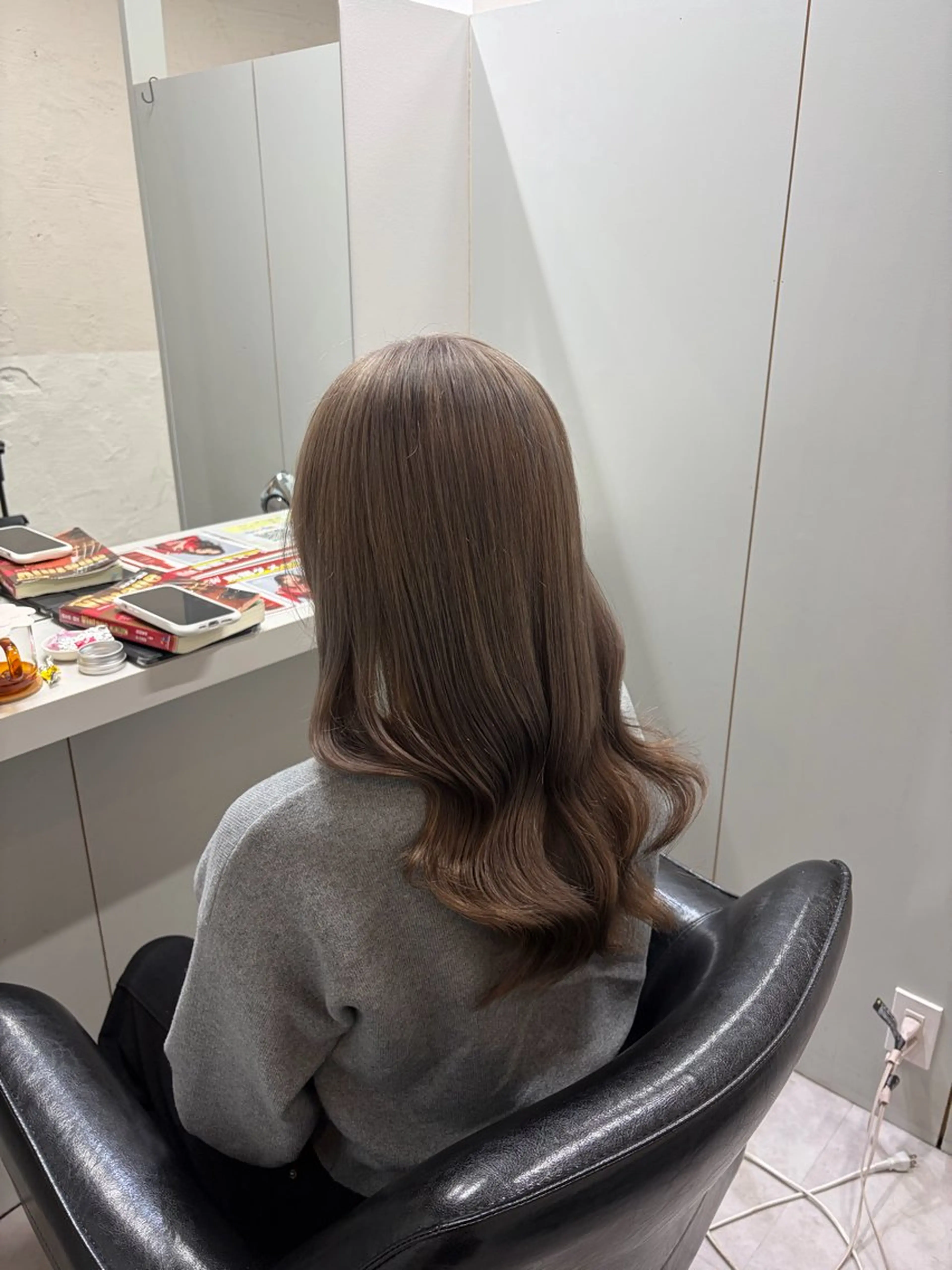 ミディアム カラー グレージュ カット ヘアカラー tokute よしかわなお🍒のヘアスタイル