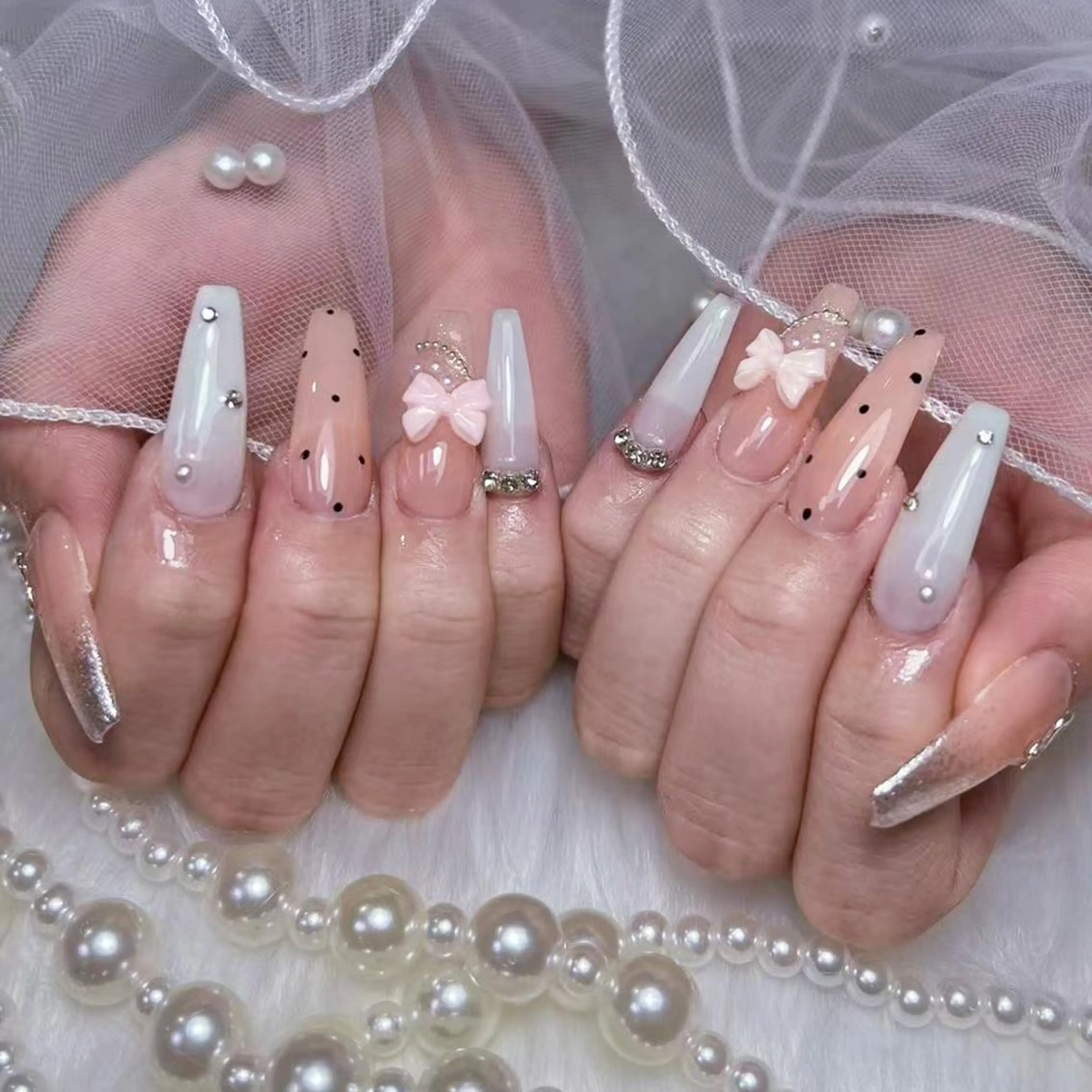 ネイル アートネイル オーロラネイル フラッシュネイル ガーリー キラキラネイル ハンドネイル DIAMOND NailStudioのネイルデザイン