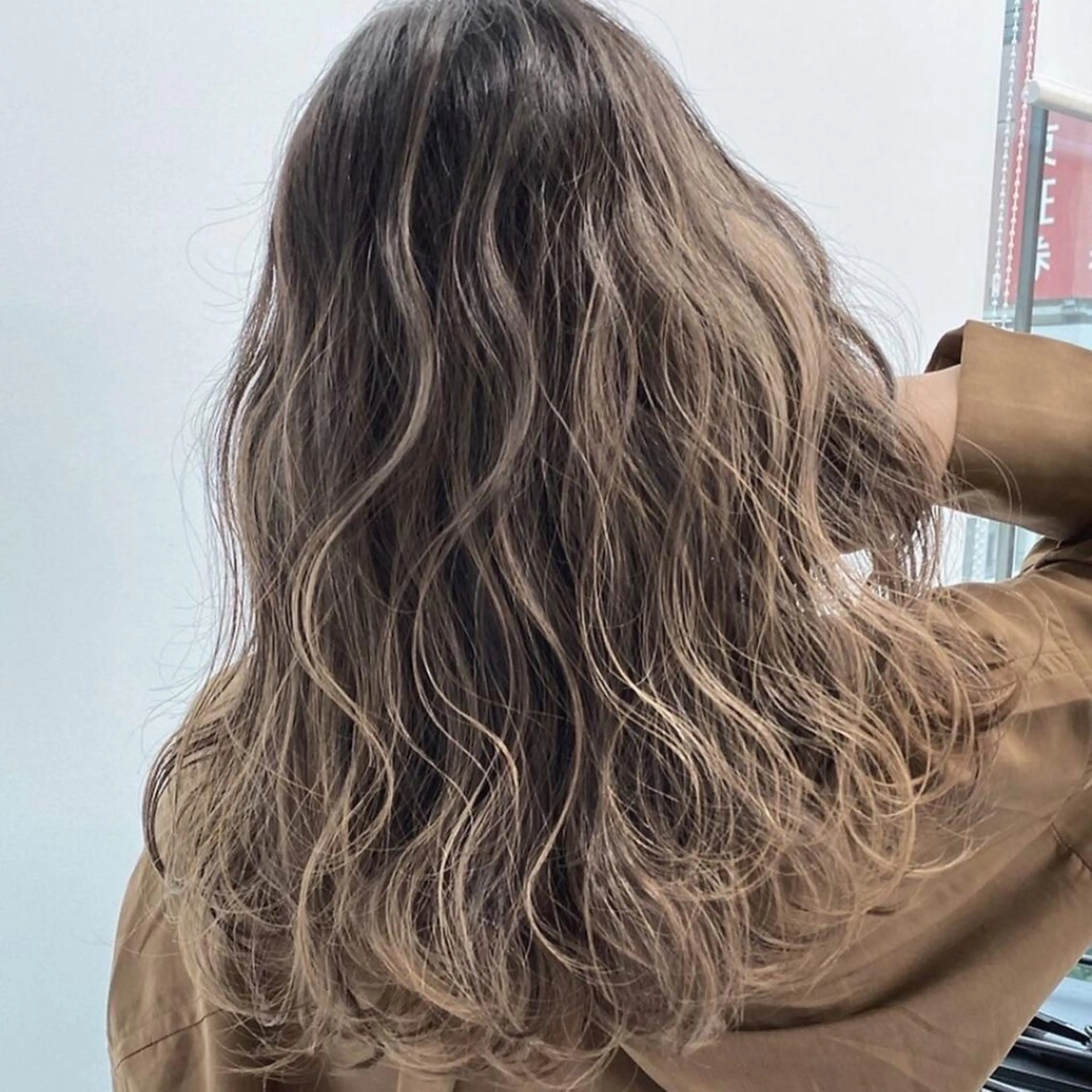 カラー ヘアカラー トリートメント 西口徒歩20秒　寒色 カラーミディアムヘアのヘアスタイル