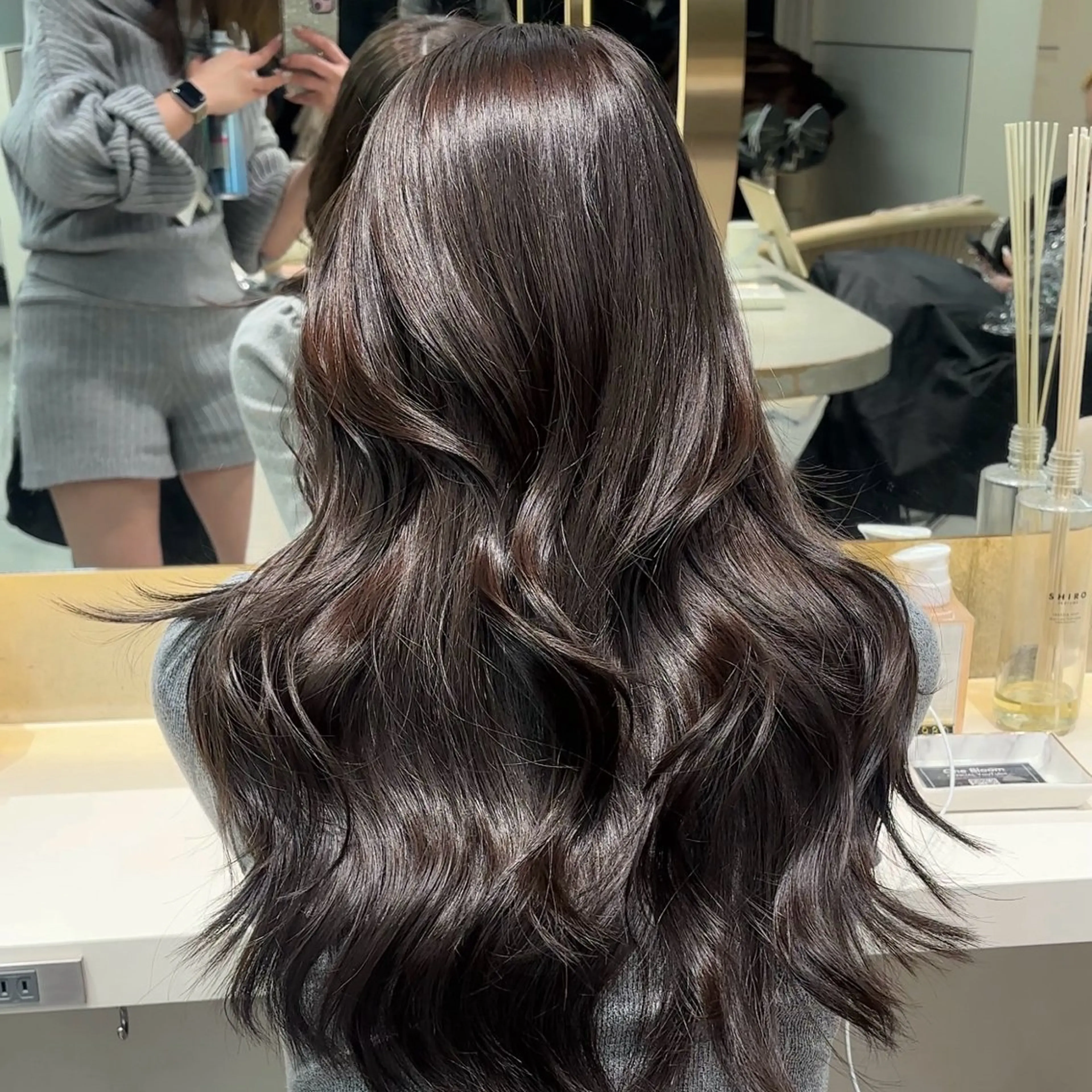 ロング カラー ブリーチ ダブルカラー グレージュ 韓国風ヘア カット ヘアカラー トリートメント 🎀𝑆𝐴𝑅𝐴 /レイヤーカット🎀のヘアスタイル