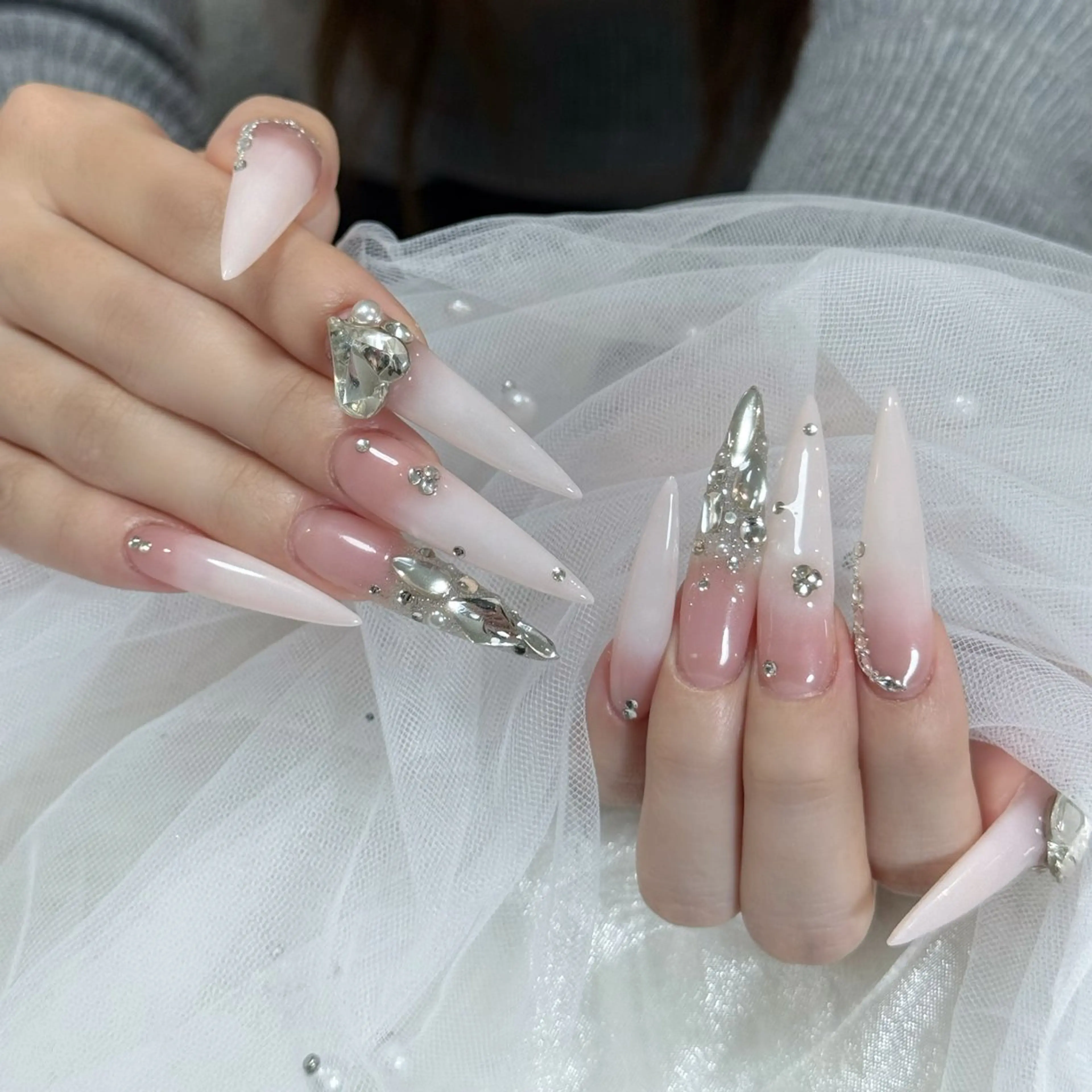 ネイル ボルドー ブラウン チークネイル ドット フットネイル ハンドネイル Julli NailStudioのネイルデザイン