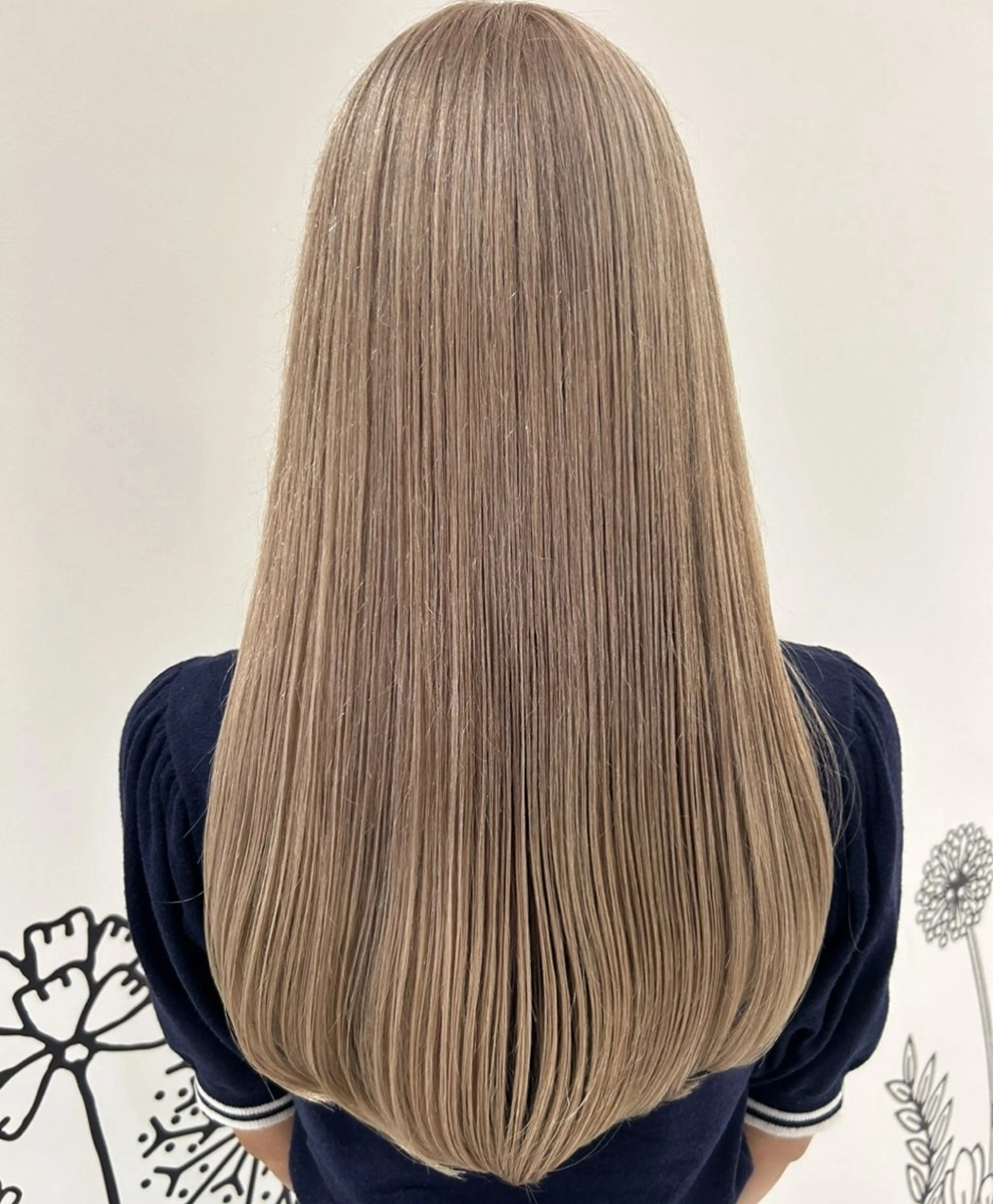 ロング カラー ベージュカラー ブリーチ ブロンド ブロンドベージュ カット ヘアカラー トリートメント ハイトーン/ブリーチ 似合せカット/パーマのヘアスタイル