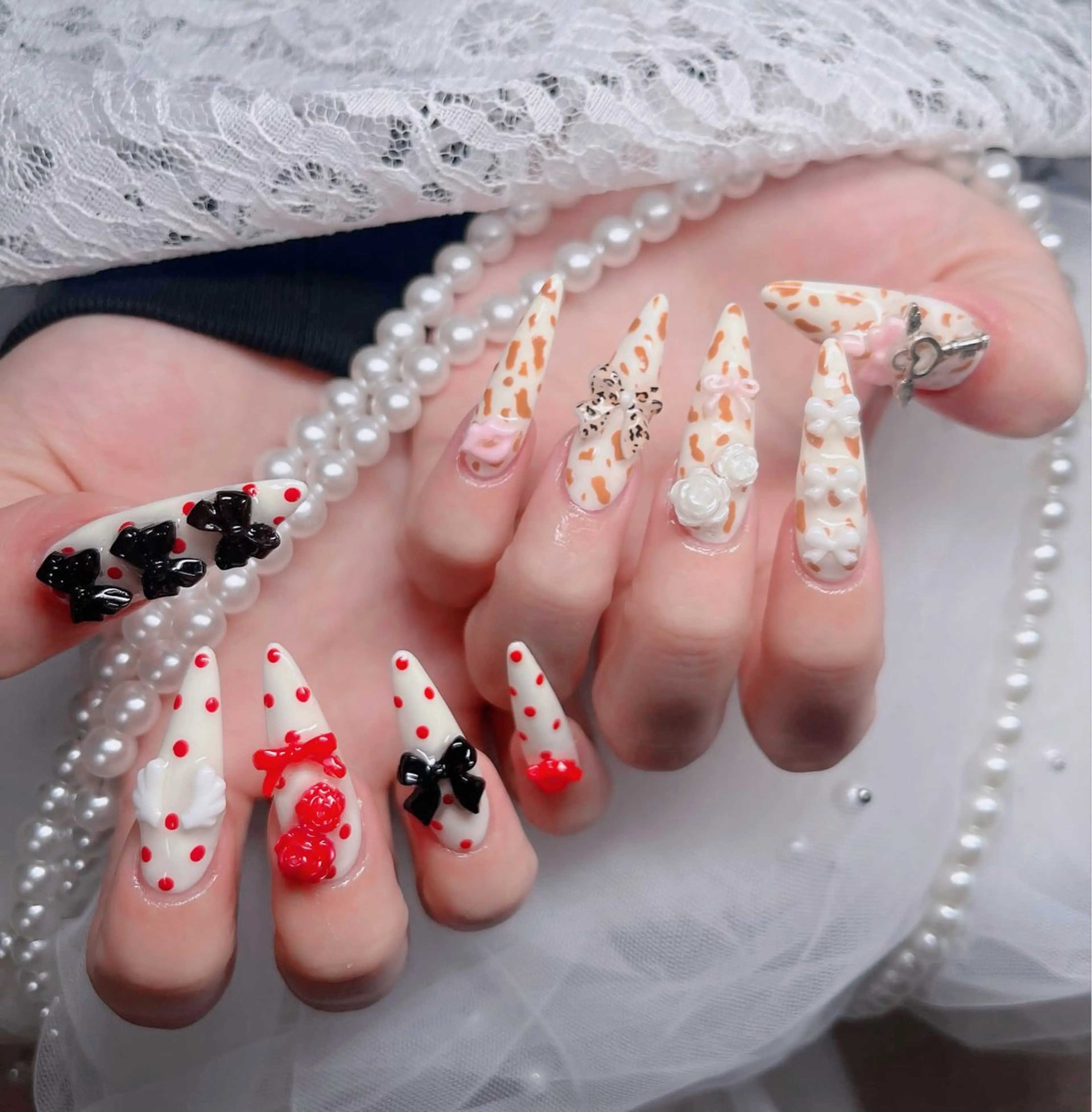 ネイル オーロラネイル フレンチネイル ジェルネイル ハロウィン キラキラネイル H.baby Nail Salonのネイルデザイン