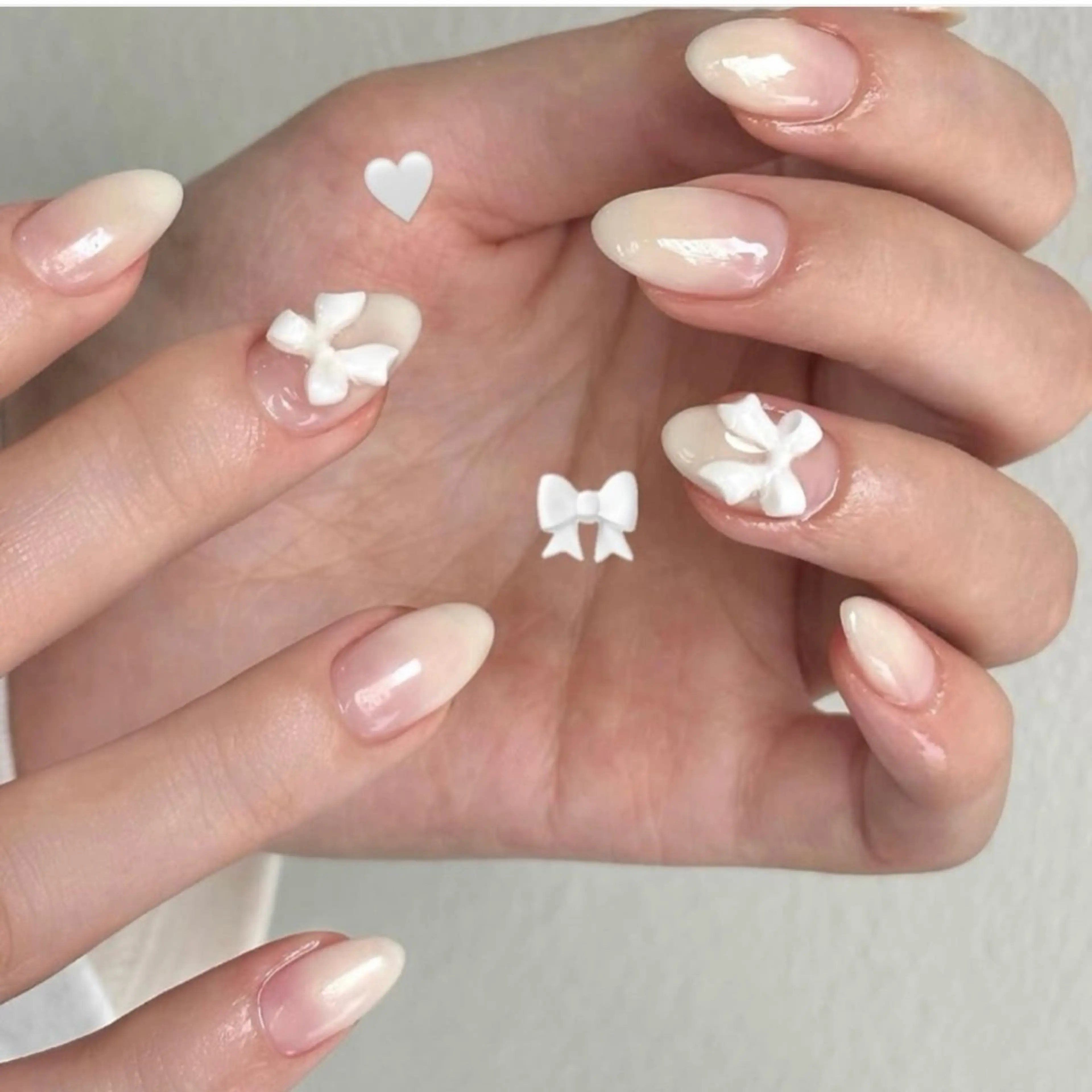 ネイル キラキラネイル 韓国ネイル 水色 マグネットネイル ミラーネイル ハンドネイル ハンドケア Lala Nailsのネイルデザイン