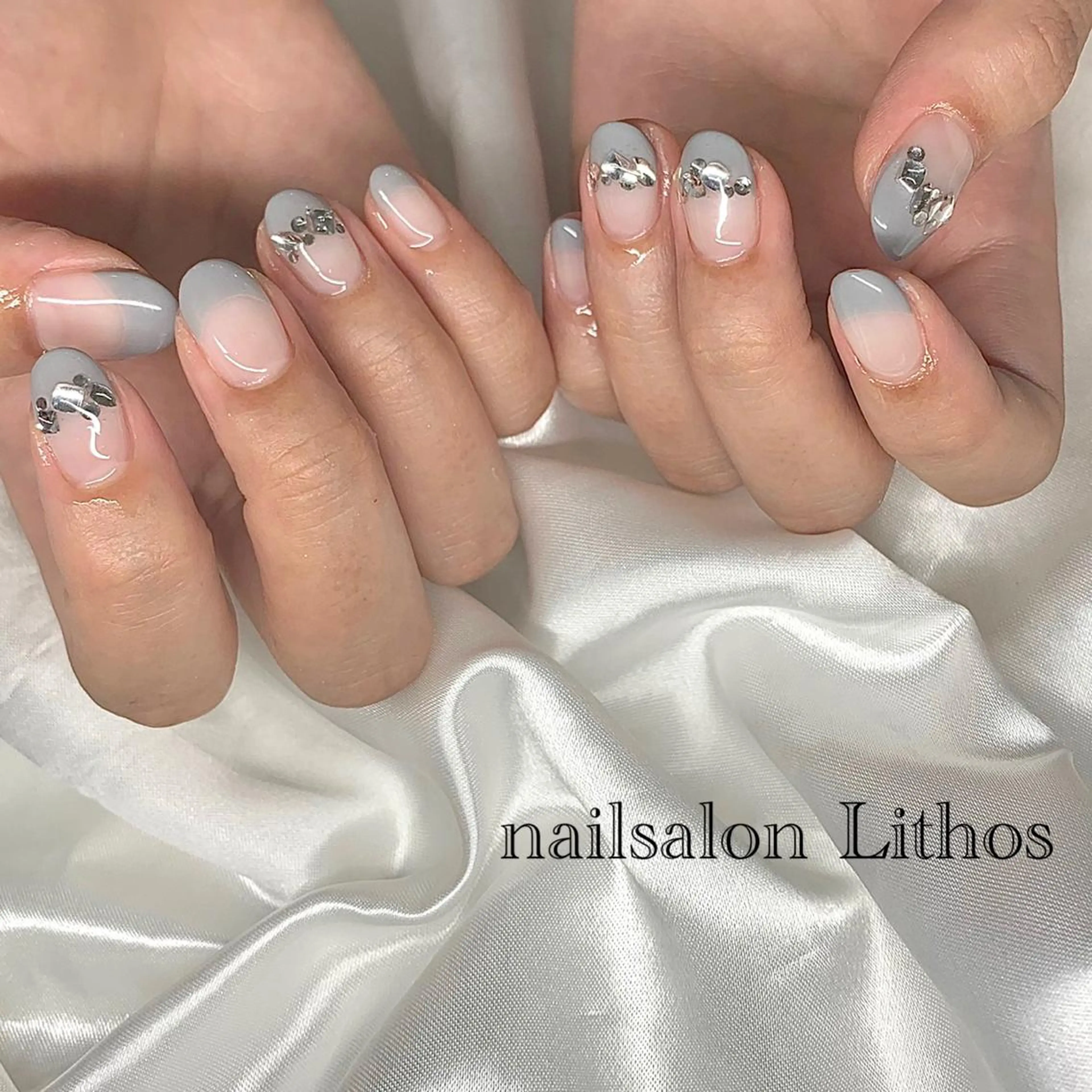 ネイル ブルー フレンチネイル ジェルネイル キラキラネイル 韓国ネイル ハンドネイル nailsalon Lithos所属・nailsalon Recontreのネイルデザイン
