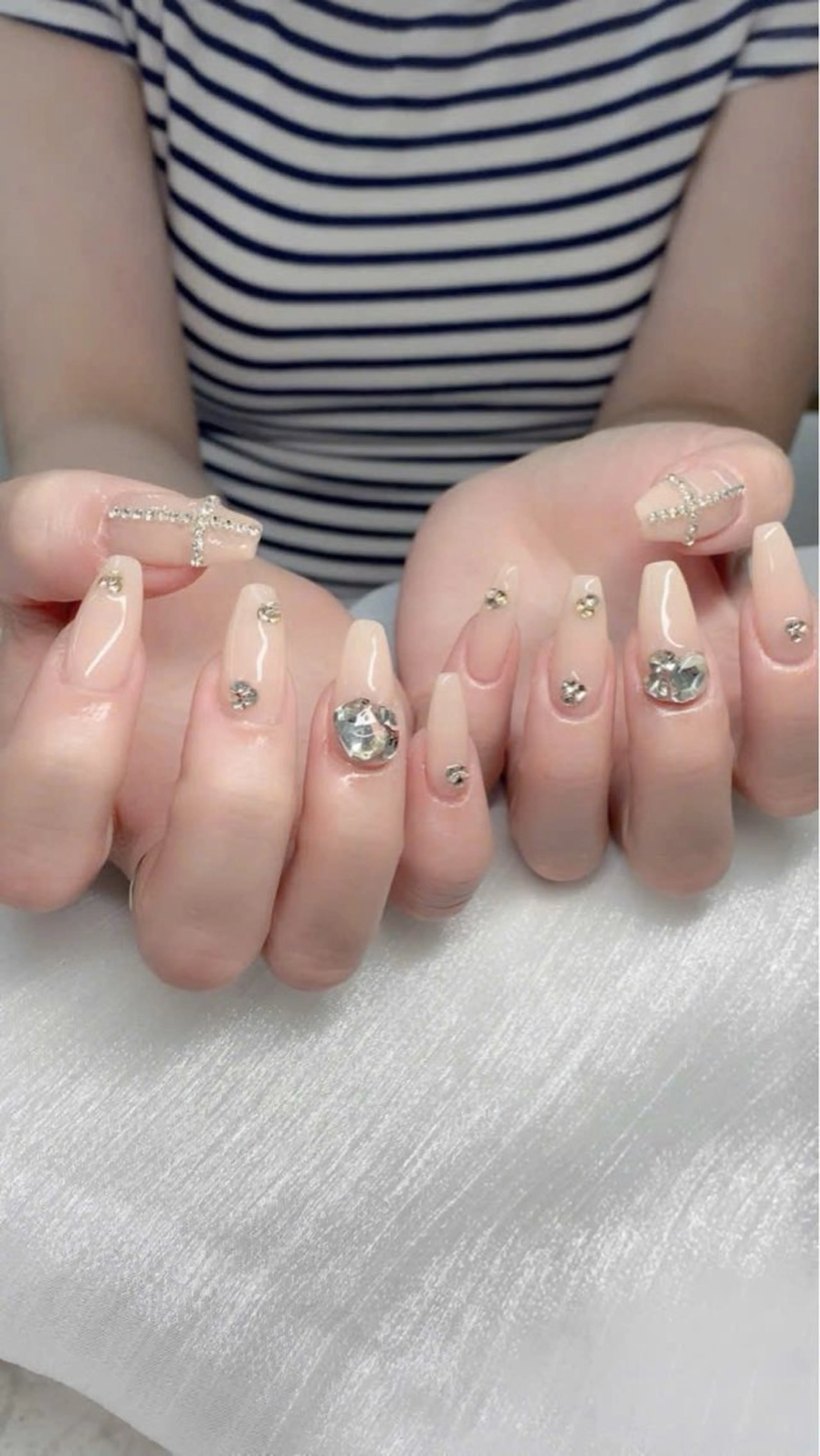 ネイル フレンチネイル グラデーション キラキラネイル 韓国ネイル マグネットネイル ハンドネイル ハンドケア Hara Nail 【パラジェル使用】のネイルデザイン