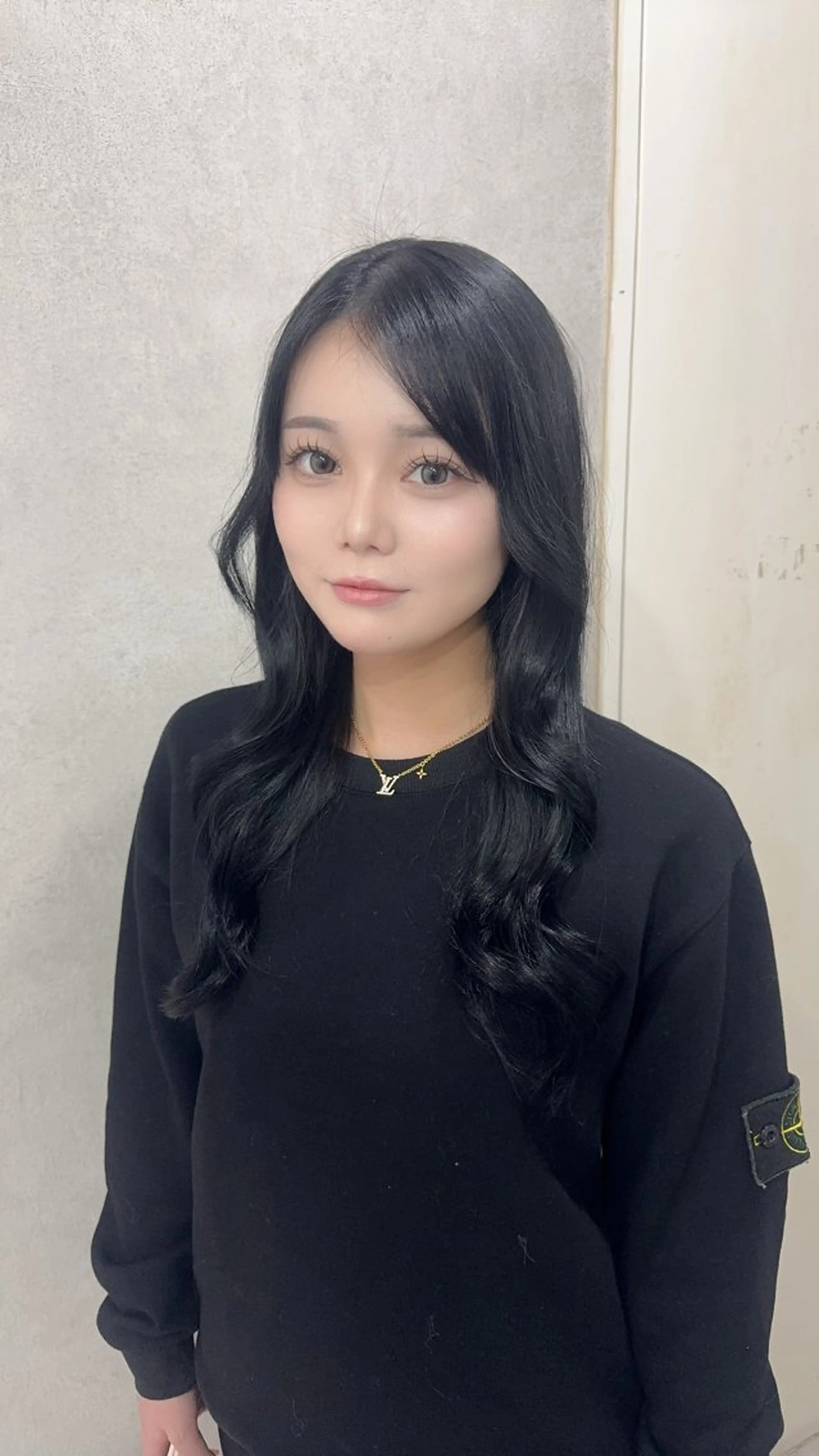 ロング カラー ベージュカラー 黒髪 ブリーチ ブルーカラー ブルーブラック ヘアカラー トリートメント 赤み無し柔らかカラー 【梅田】madokaのヘアスタイル