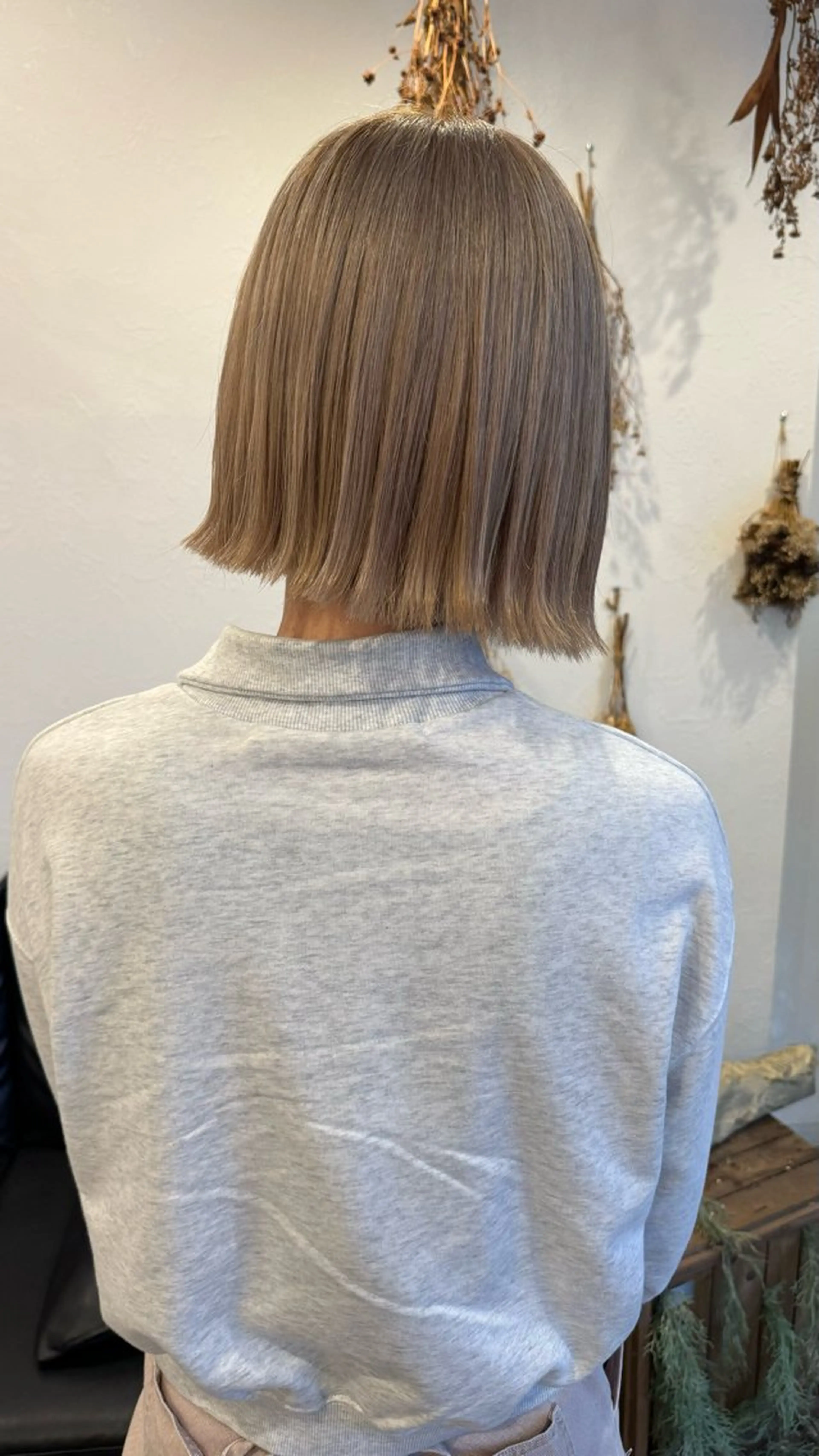 ショート カラー ベージュカラー ブリーチ ミルクティーベージュ ヘアカラー m ā l o.🌷 サカモトマイコのヘアスタイル