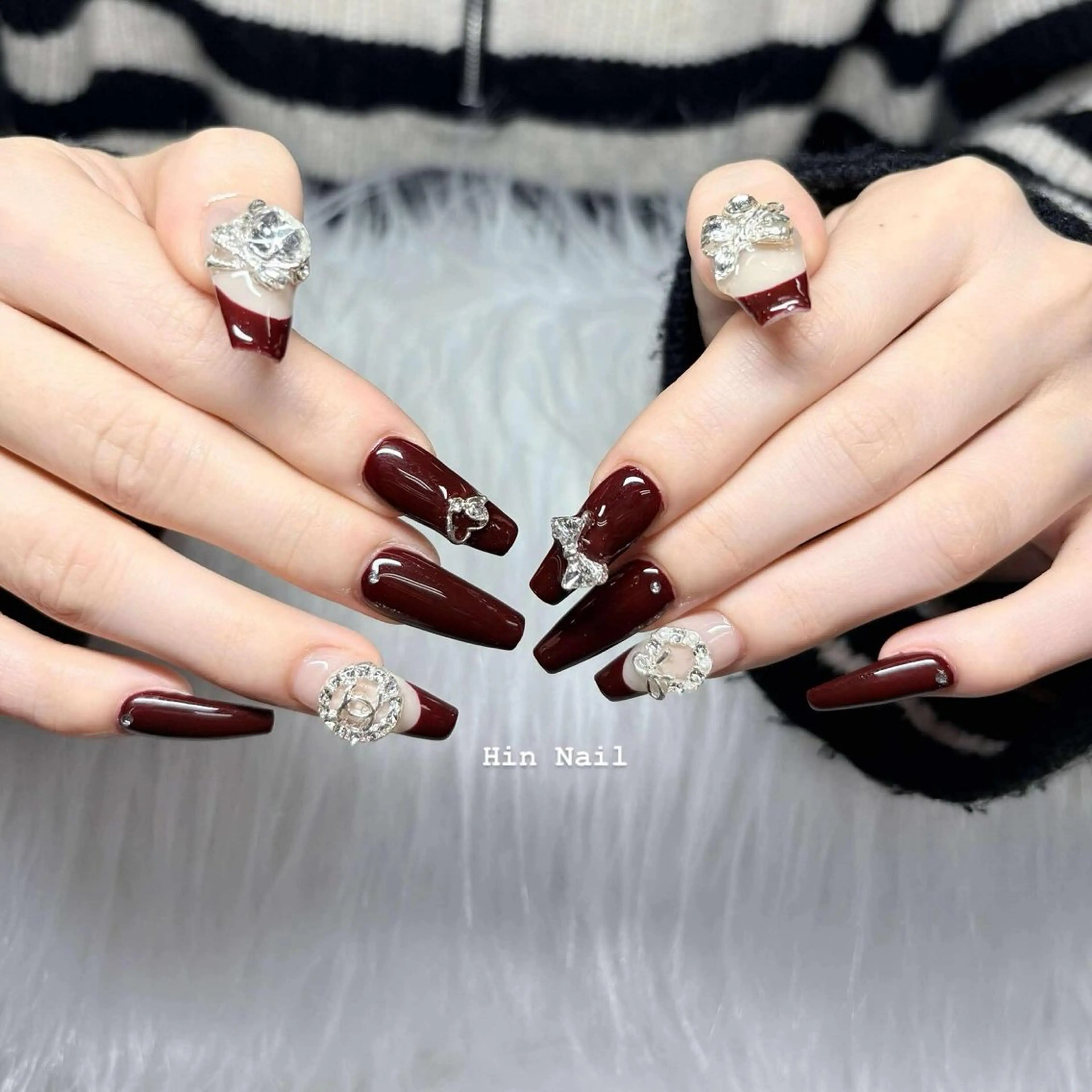 ネイル ボルドー チークネイル フレンチネイル グラデーション キラキラネイル ハンドネイル HIN NAILのネイルデザイン