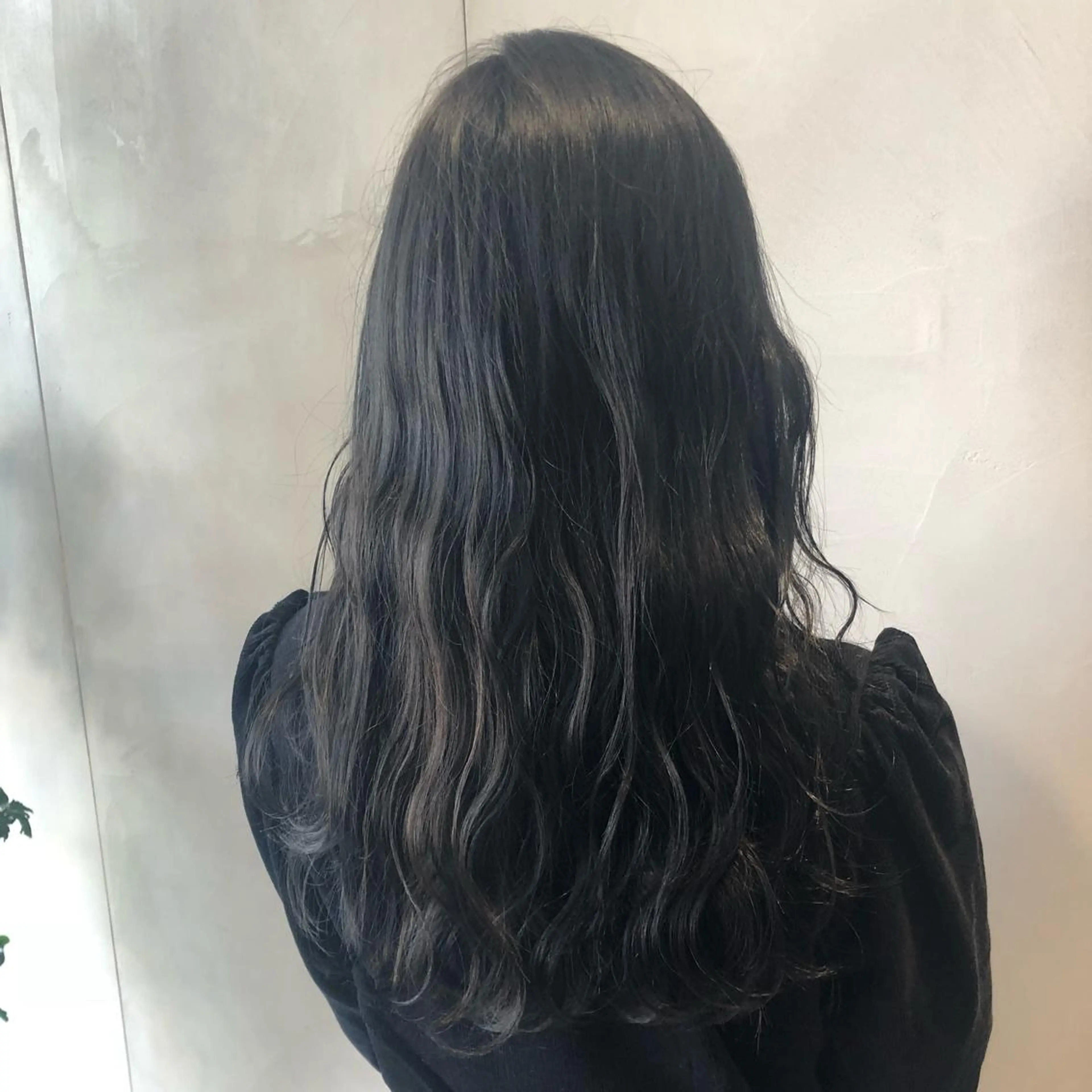 ロング カラー 荒木 依莉亜のヘアスタイル