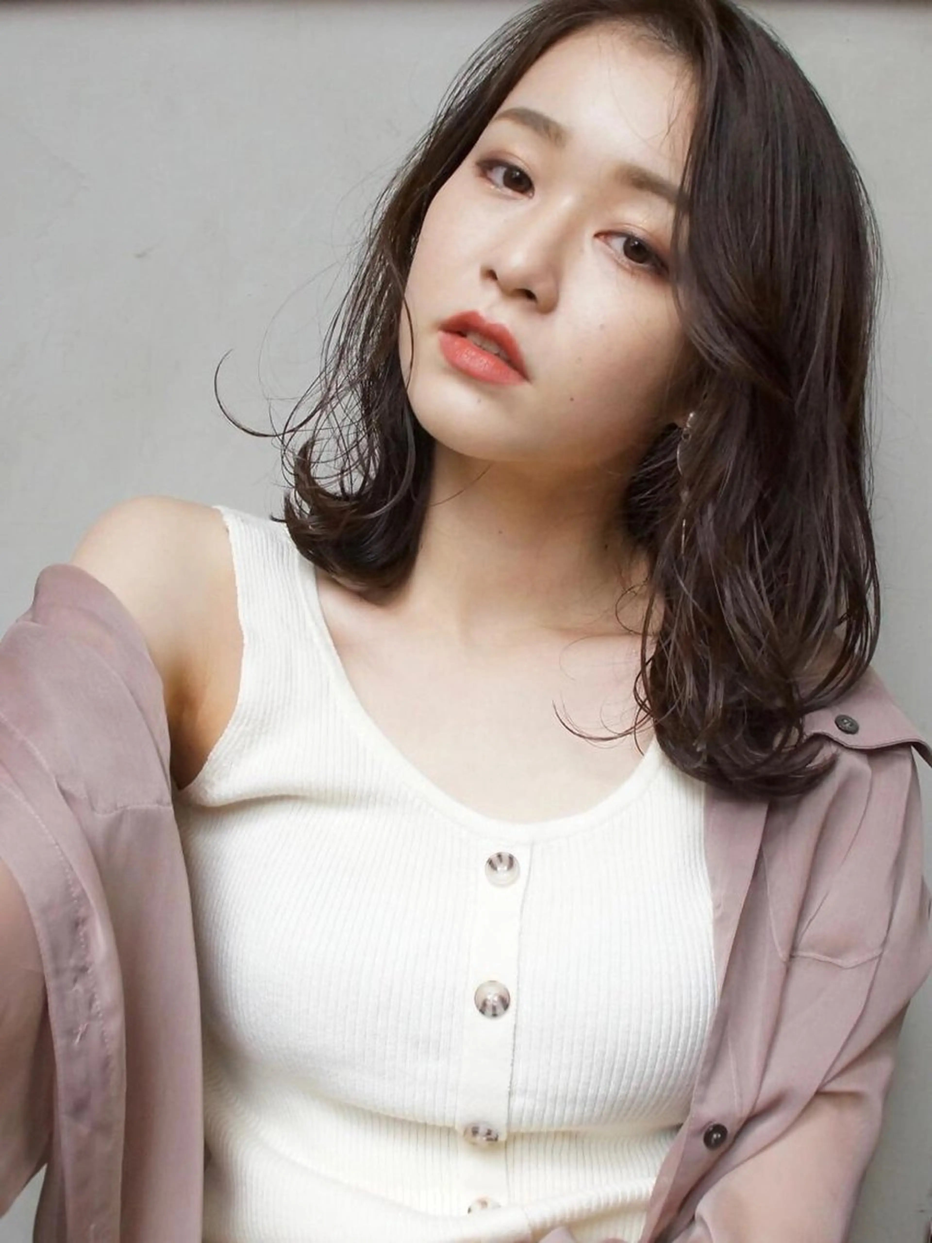 ミディアム カット ヘアカラー 縮毛矯正 トリートメント hoNua. 栄/透明感カラーのヘアスタイル