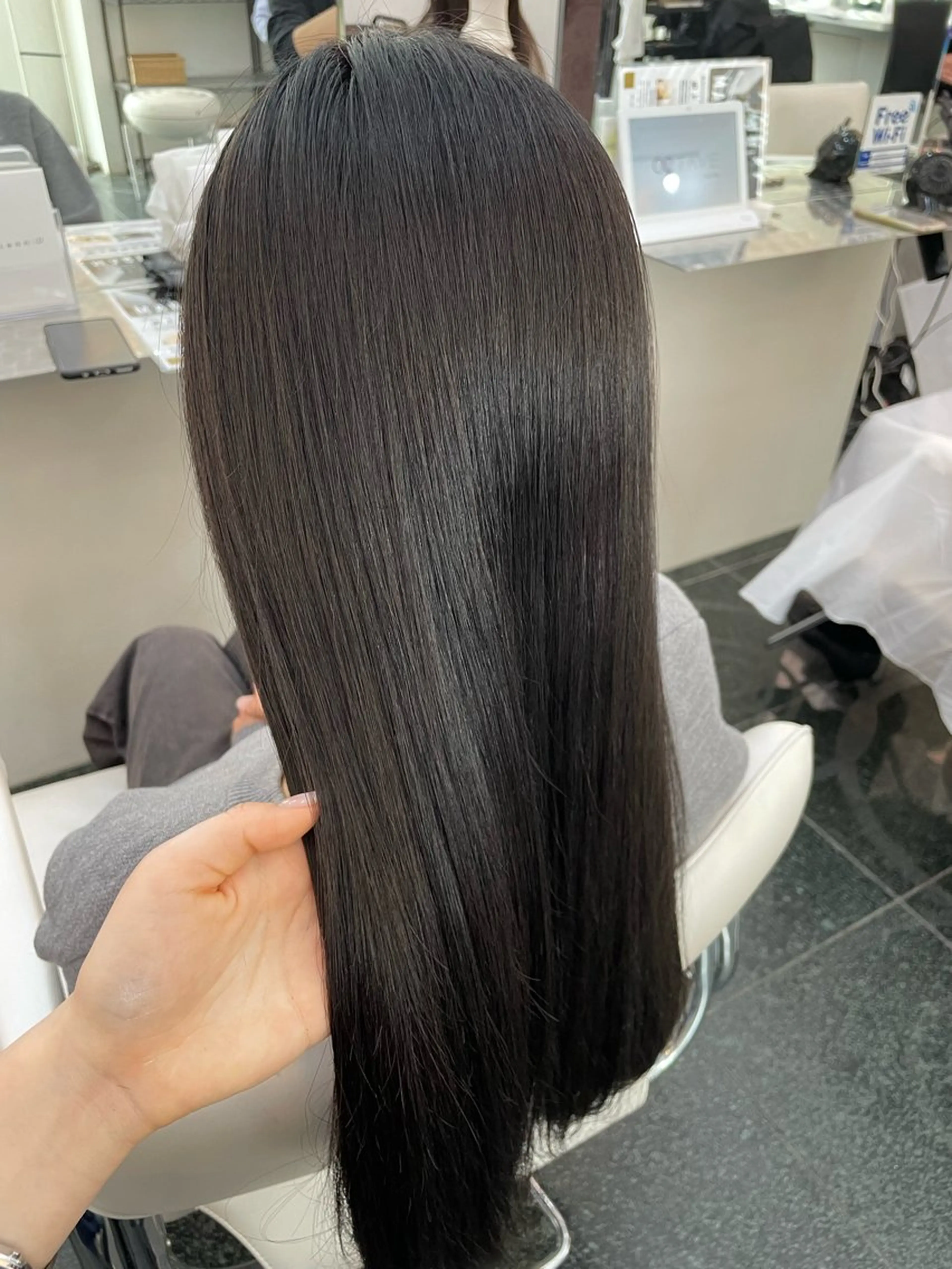 セミロング カット 縮毛矯正 艶髪韓国レイヤー 🇰🇷✨小清水✨のヘアスタイル