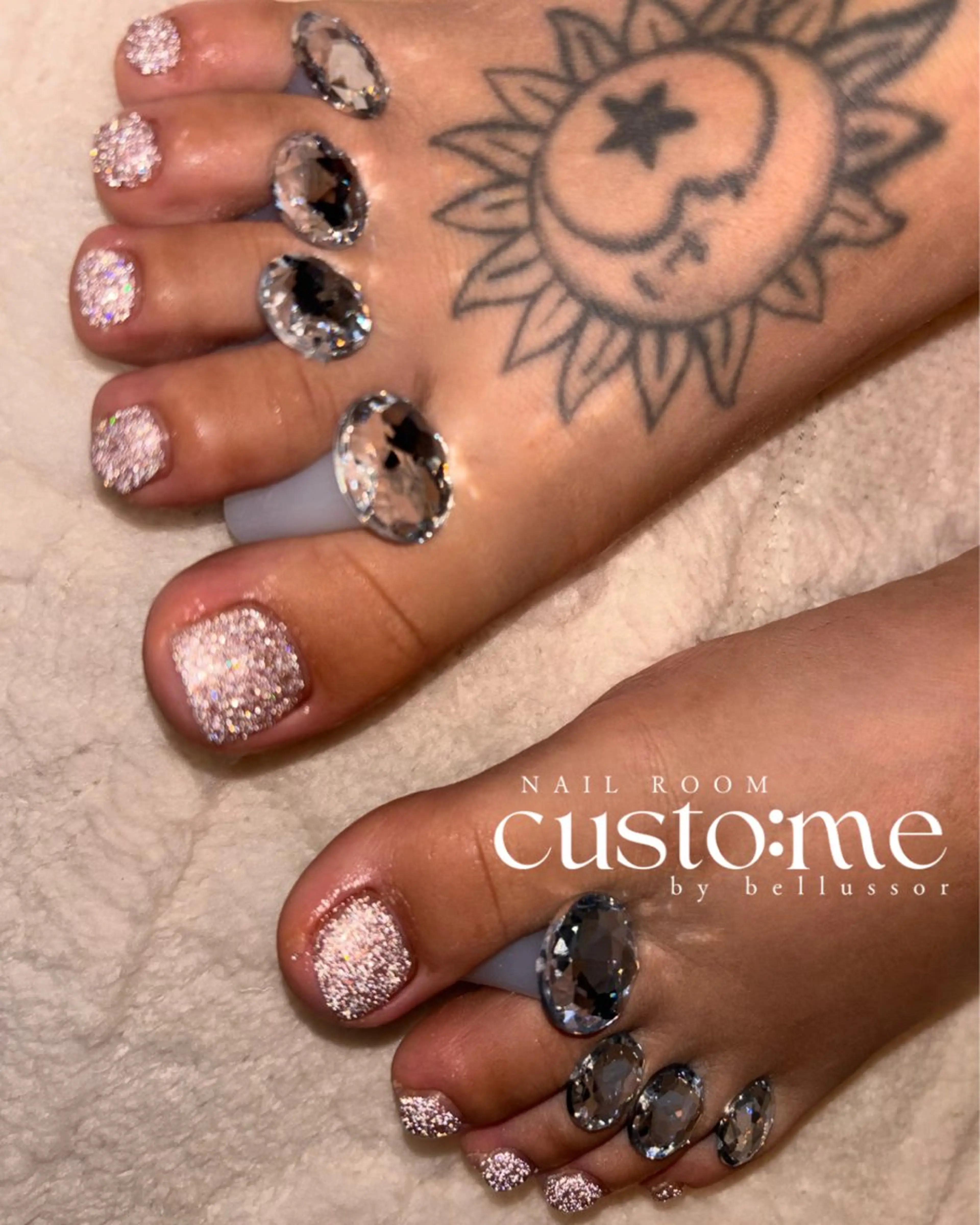 ネイル フラッシュネイル ラメ(グリッター) ワンカラーネイル フットネイル custo:me所属・custom：me shunaのネイルデザイン