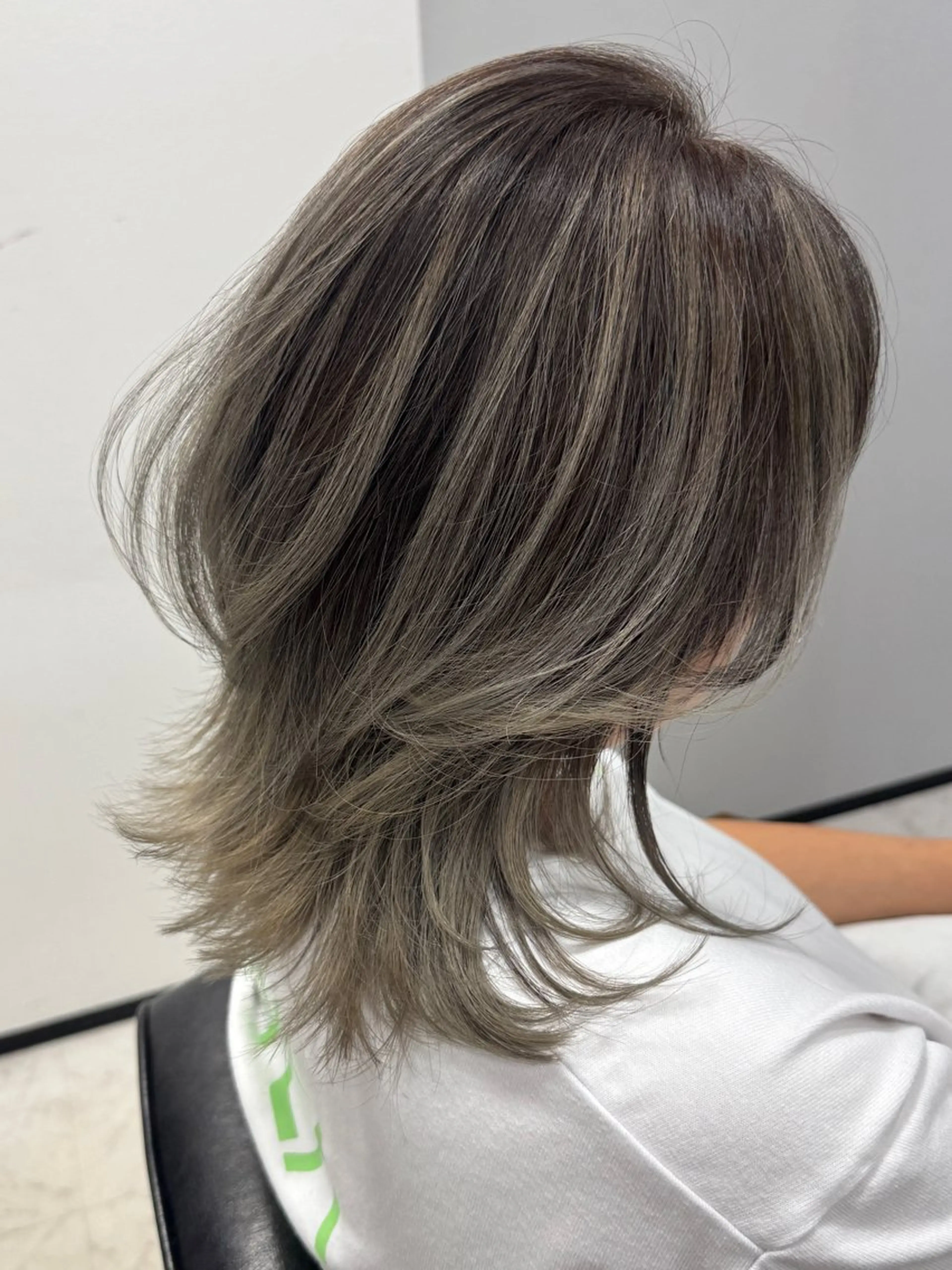 ミディアム カラー バレイヤージュ レイヤーカット カット ヘアカラー トリートメント ヒラガカナ▼ ECLAT HAIRのヘアスタイル