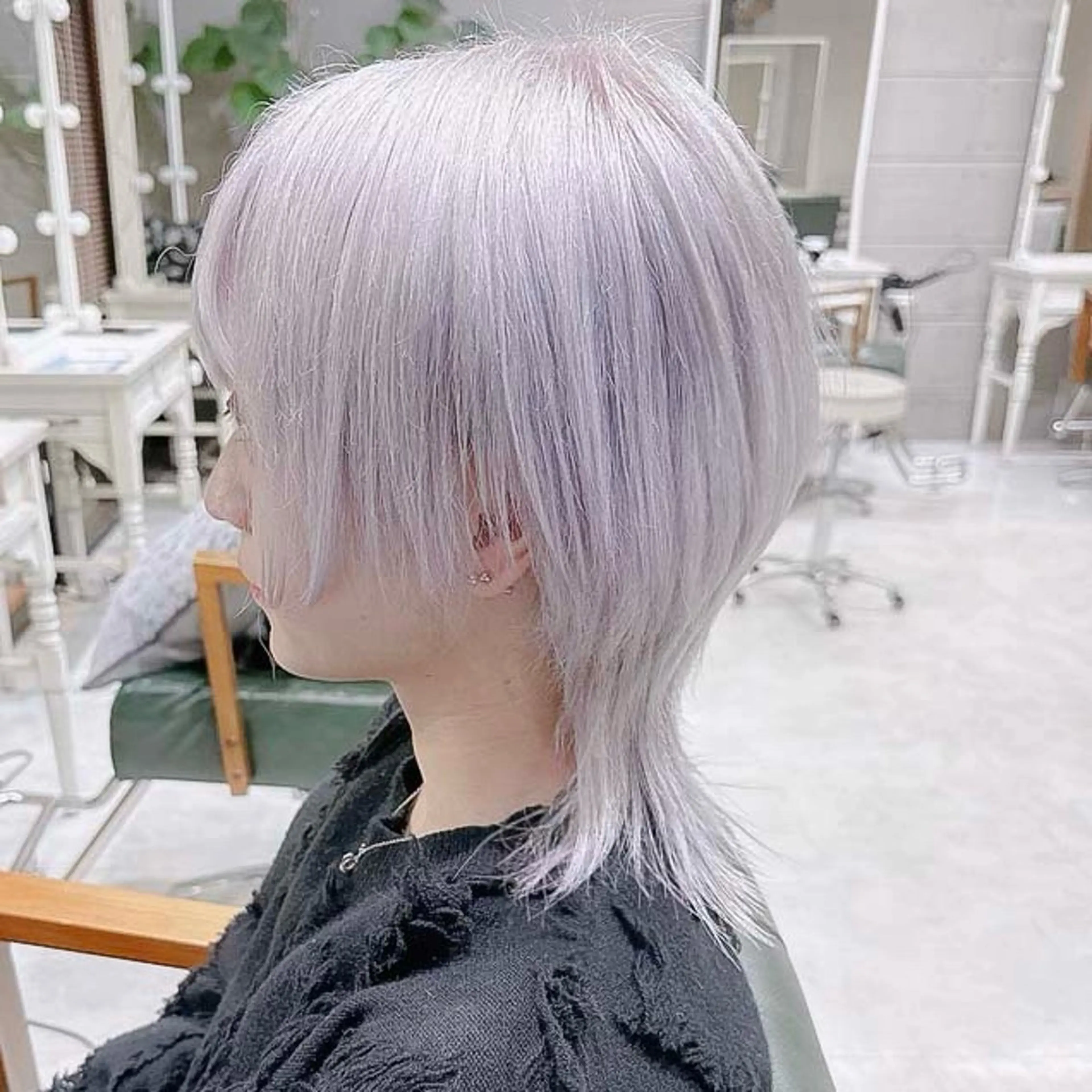 ショート カラー ブリーチ デザインカラー ハイトーンカラー ラベンダーカラー シルバー ヘアカラー トリートメント DAYS Men’sのヘアスタイル