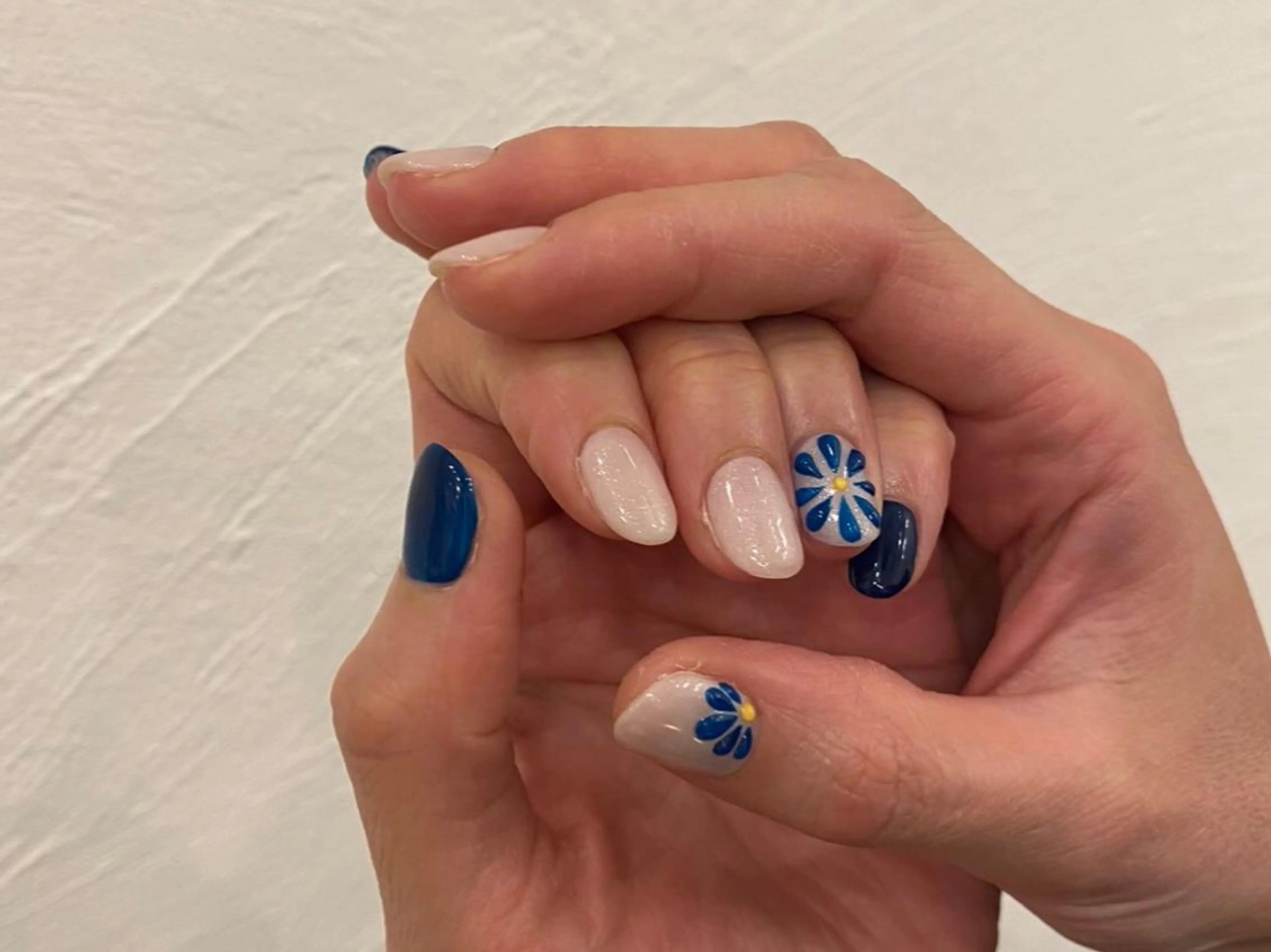 ネイル ぷっくりネイル ネイル&アイ　QUEEN&CRIMSON所属・眉WAX/ピーリング ホワイトニングの眉毛・アイブロウイメージ