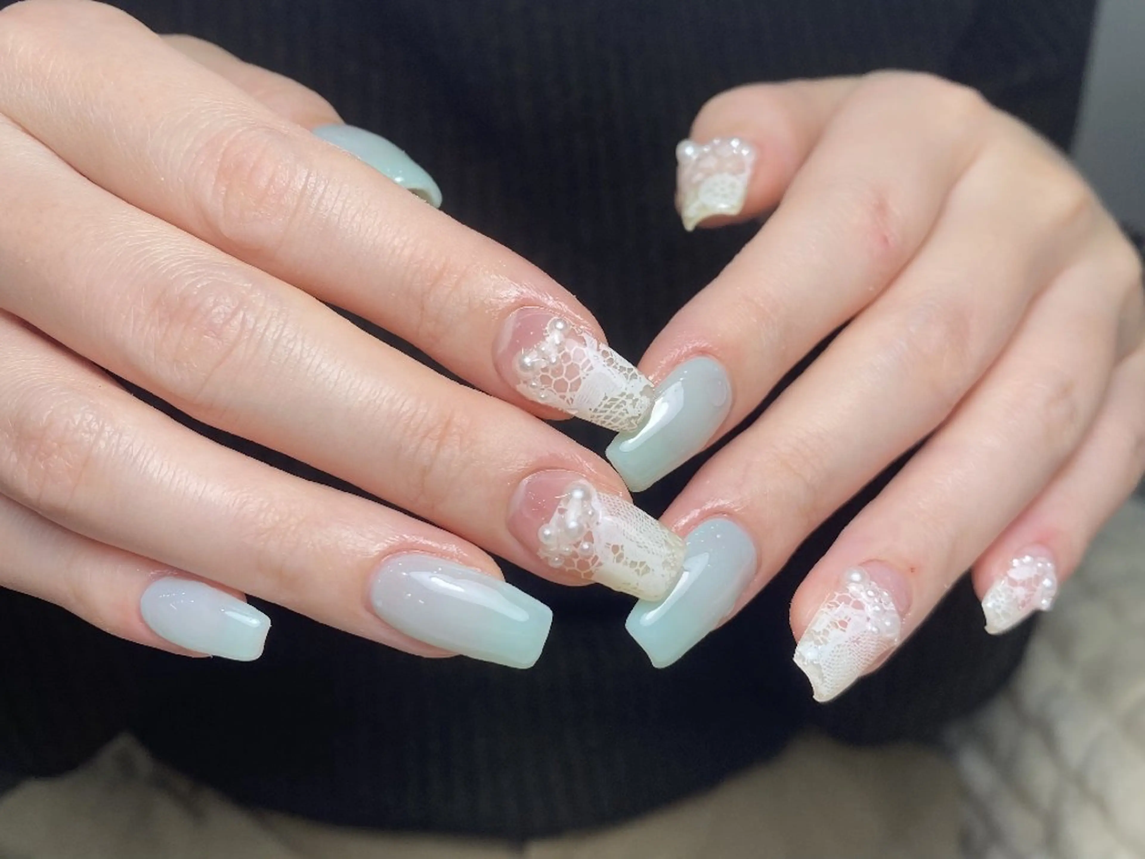 ネイル チークネイル フレンチネイル ジェルネイル ガーリー キラキラネイル ハンドネイル UM Nail Salonのネイルデザイン