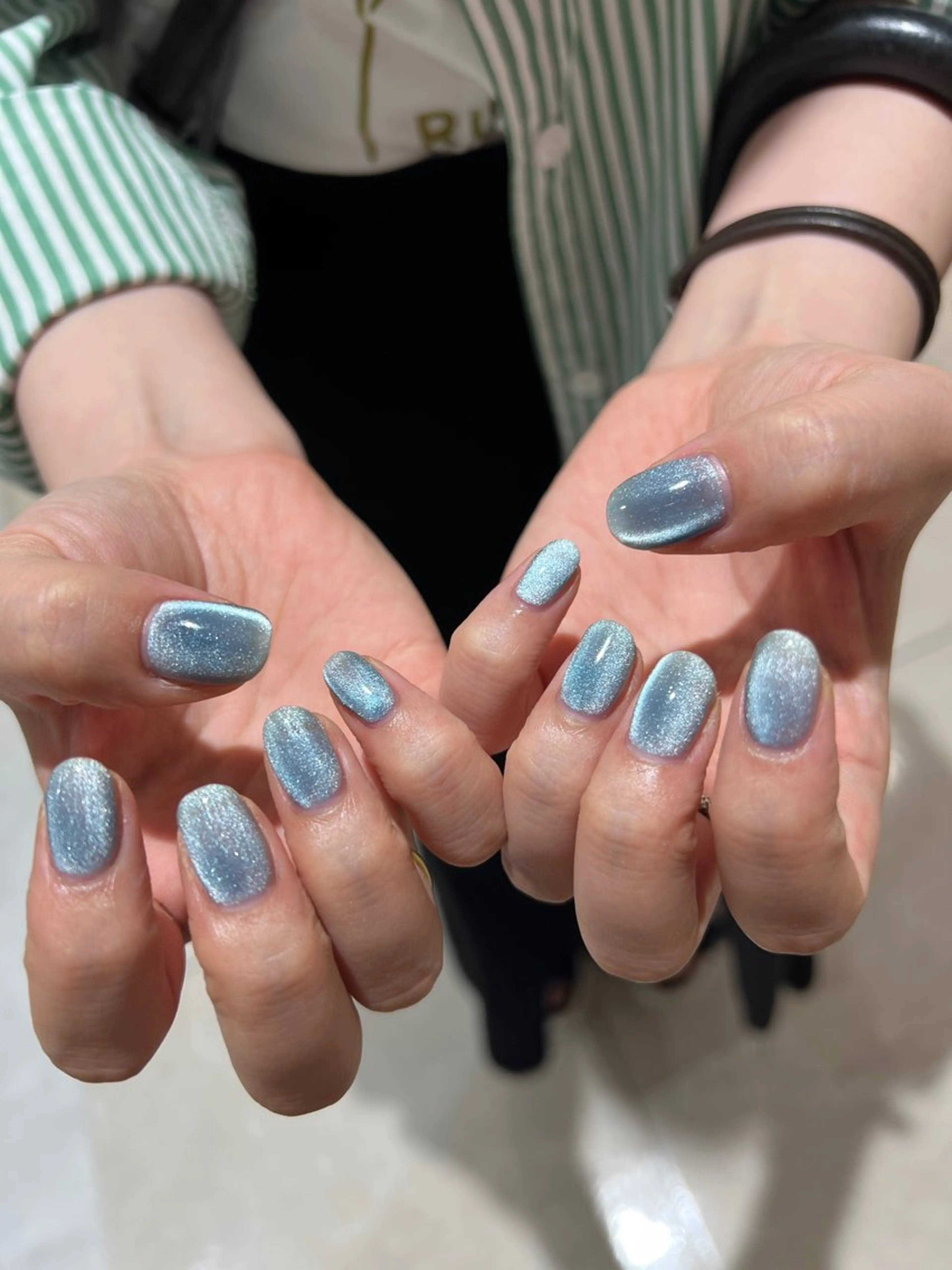 ネイル マグネットネイル マグネットワンカラー ワンカラーネイル ハンドネイル 個性派ニュアンス nuts nail所属・【池袋】nuts nail なつみのネイルデザイン