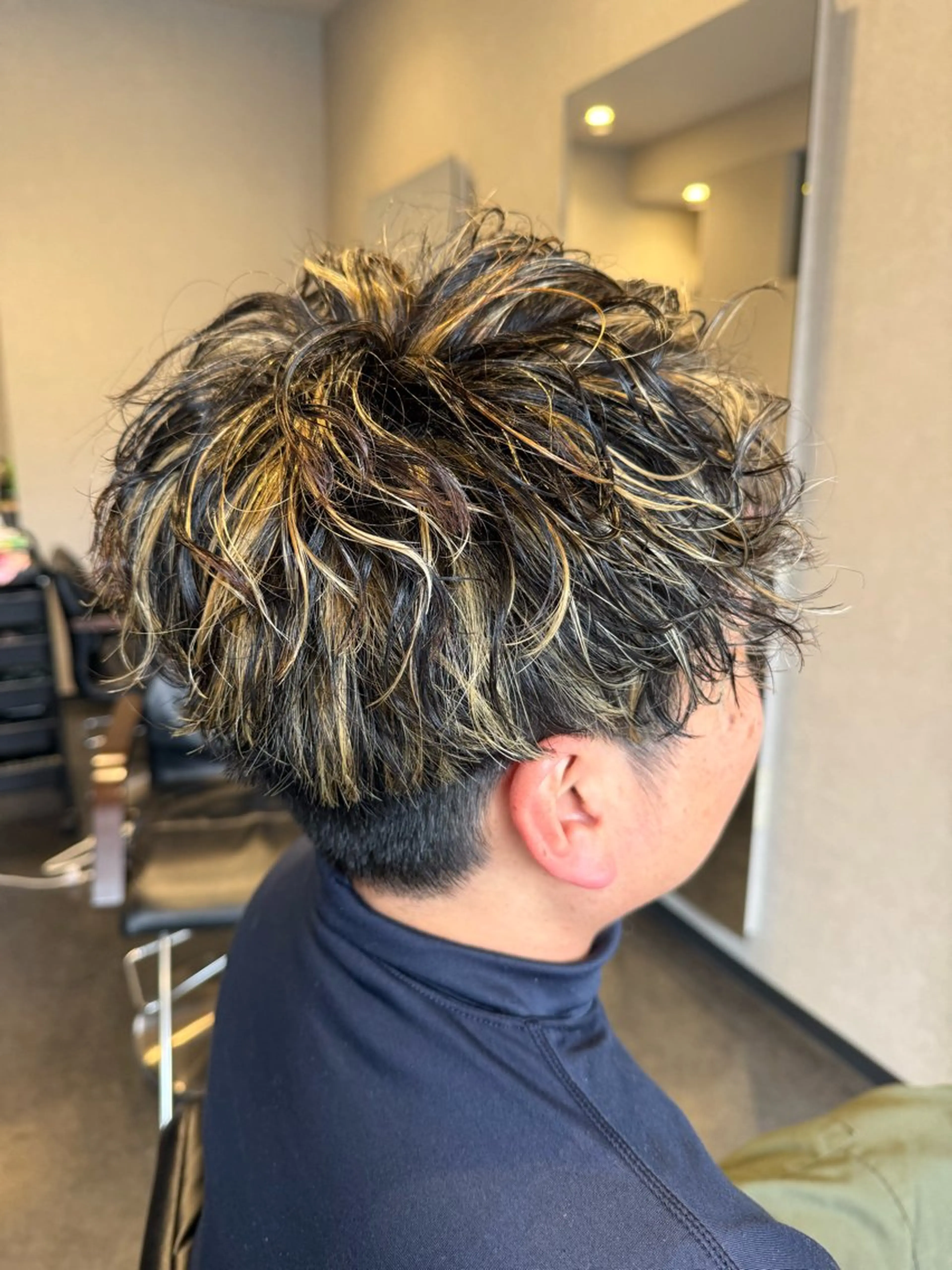 【セットでお得✨】デザインパーマ 🌀 ＆ 立体感ハイライト 🪄メンズ限定価格でご提供🌟の写真