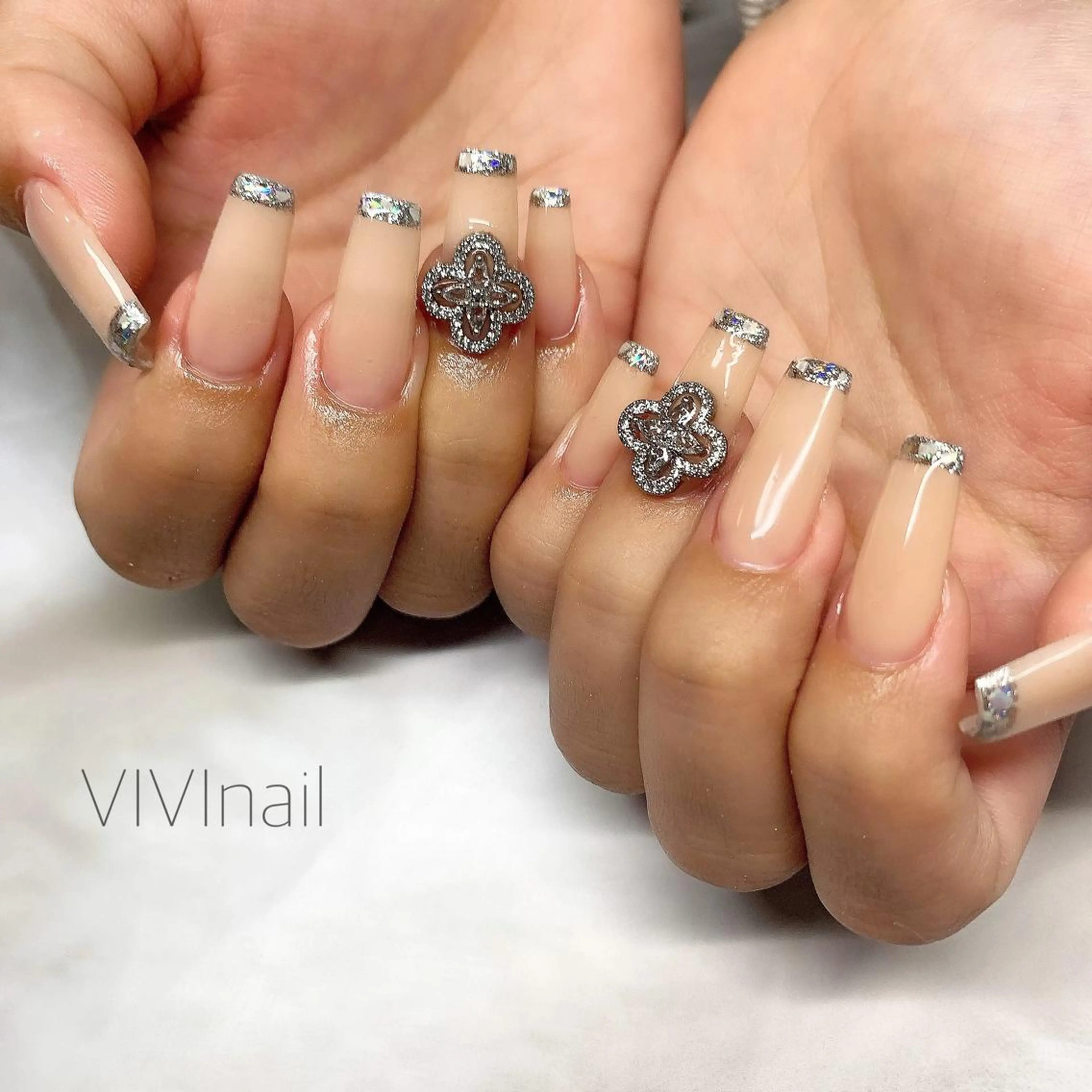 ネイル フレンチネイル ハンドネイル vivi nailのネイルデザイン