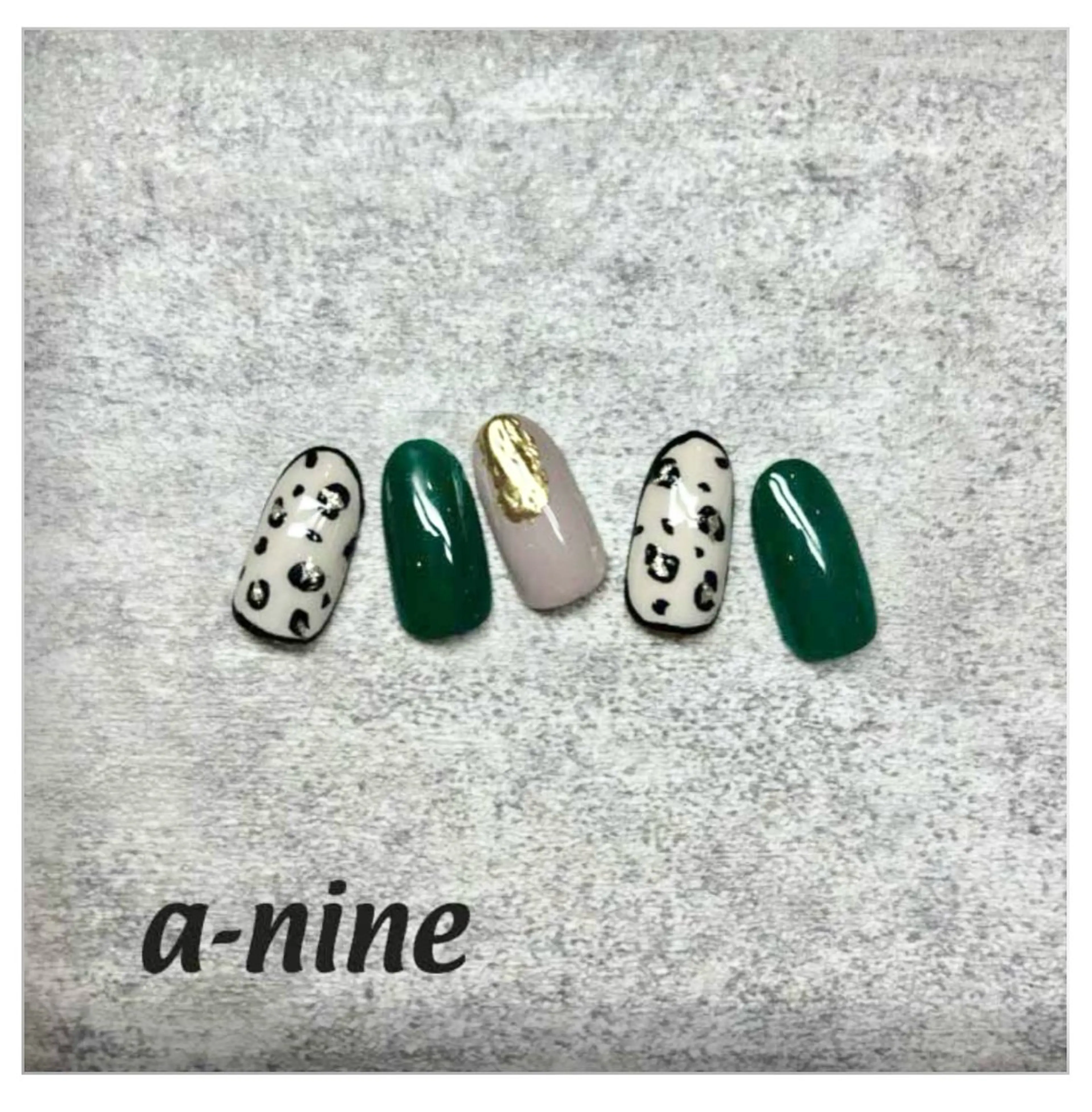 ネイル ネイルサロンエーナイン札幌大通本店所属・宇野 舞美のネイルデザイン