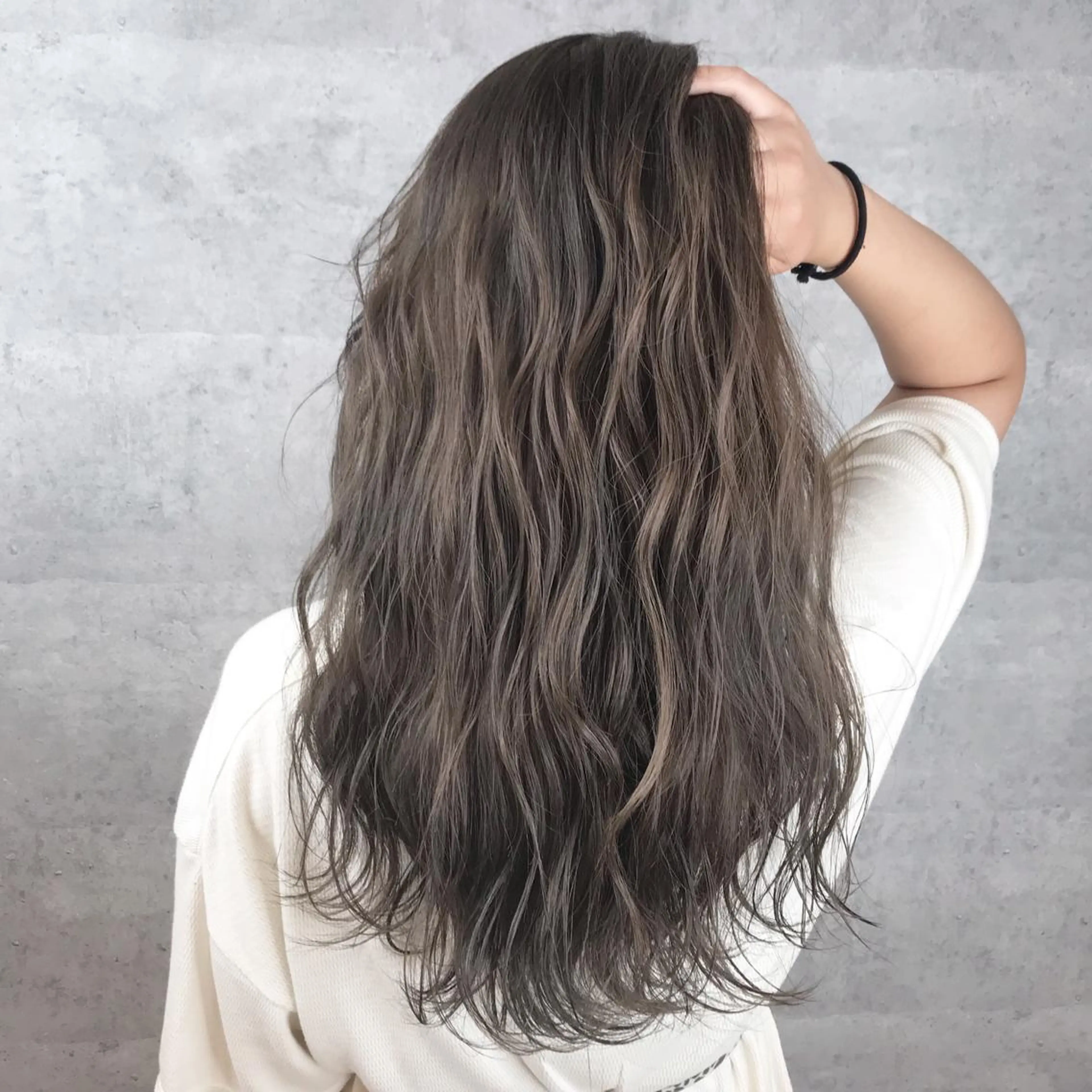 ロング カラー ヘアカラー トリートメント アンダーバーホワイト_WHITE所属・_WHITE芝本 賢吾【天王寺店】のヘアスタイル