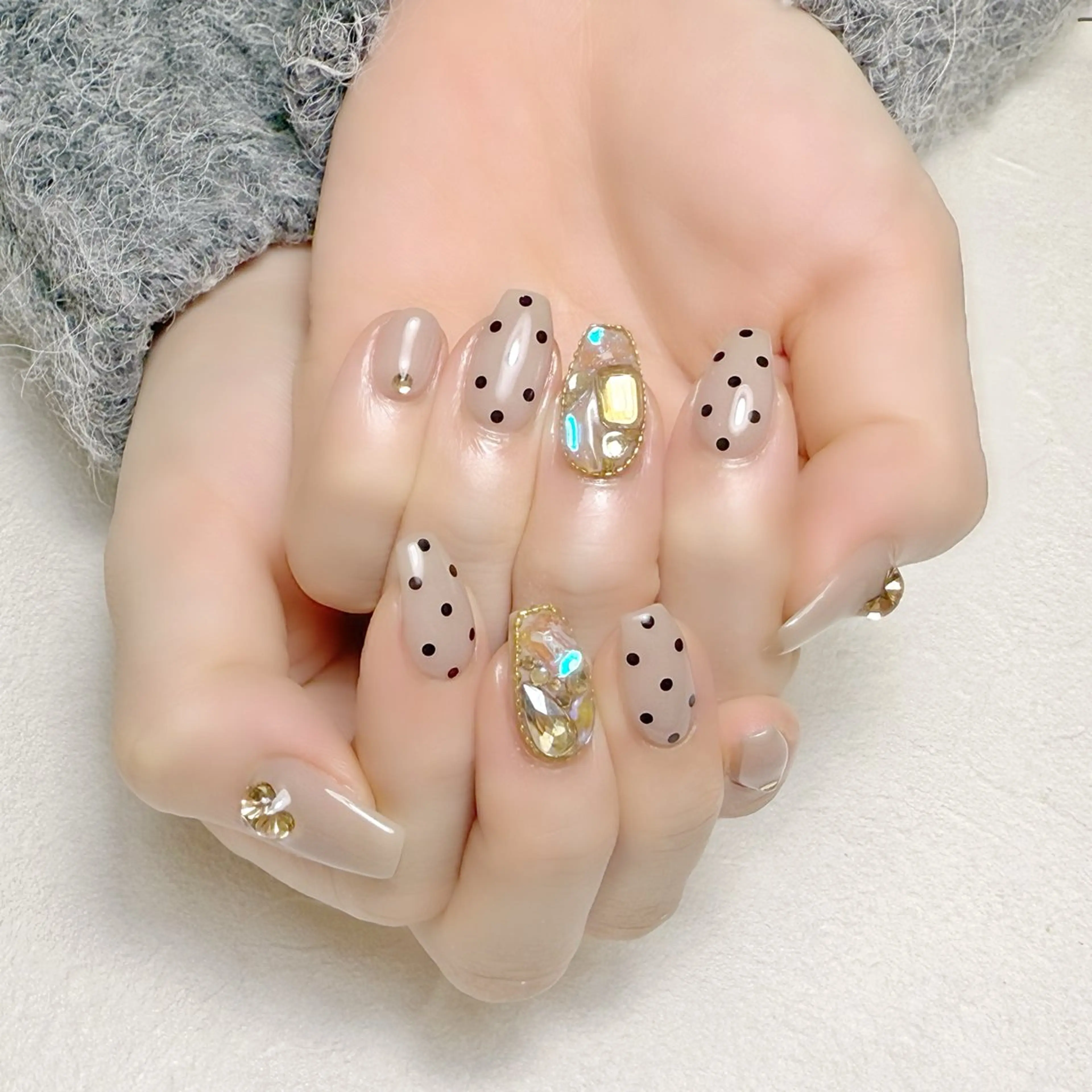 ネイル ドット ガーリー キラキラネイル ワンホンネイル rouse nail RISATOのネイルデザイン