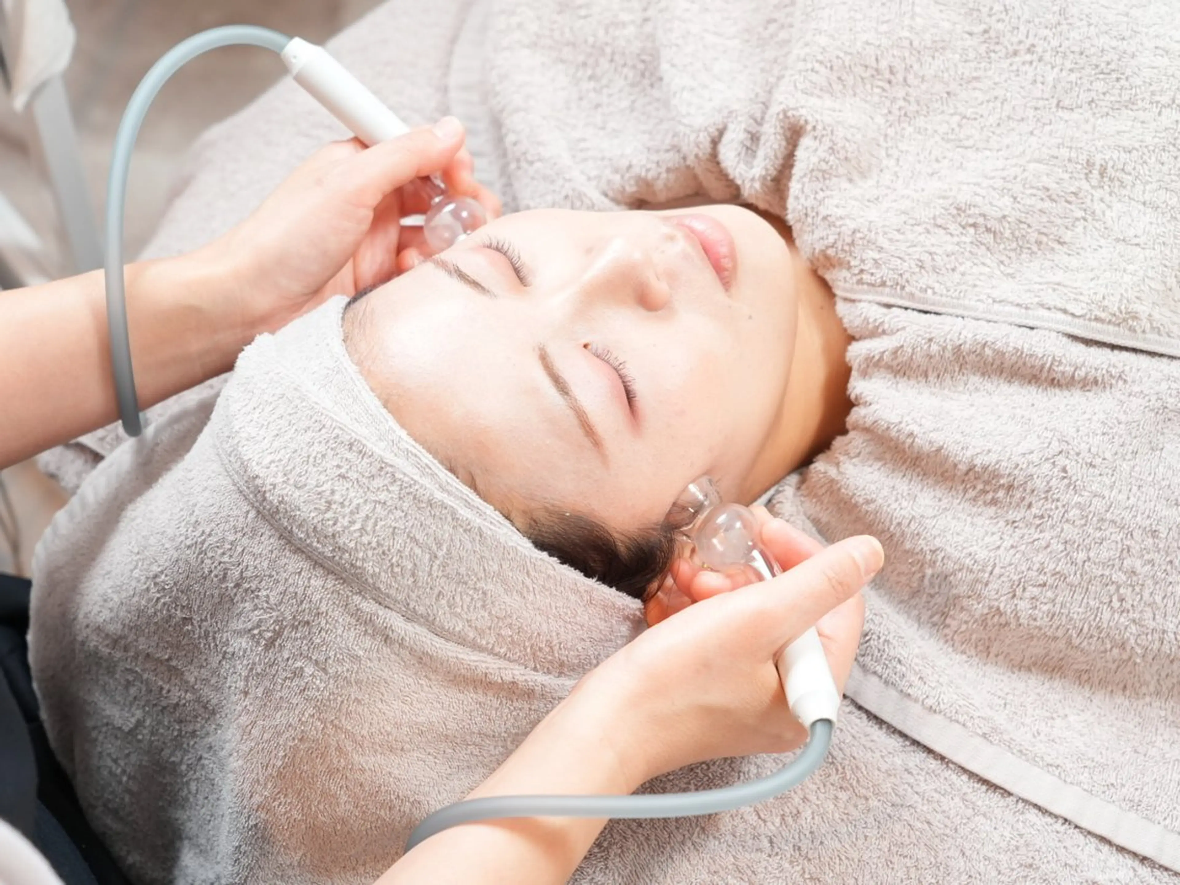 【お肌のデトックスコース】むくみやくすみをオフしてクリアな透明肌に!(フェイシャル+機器リンパドレナージュ付き)の写真