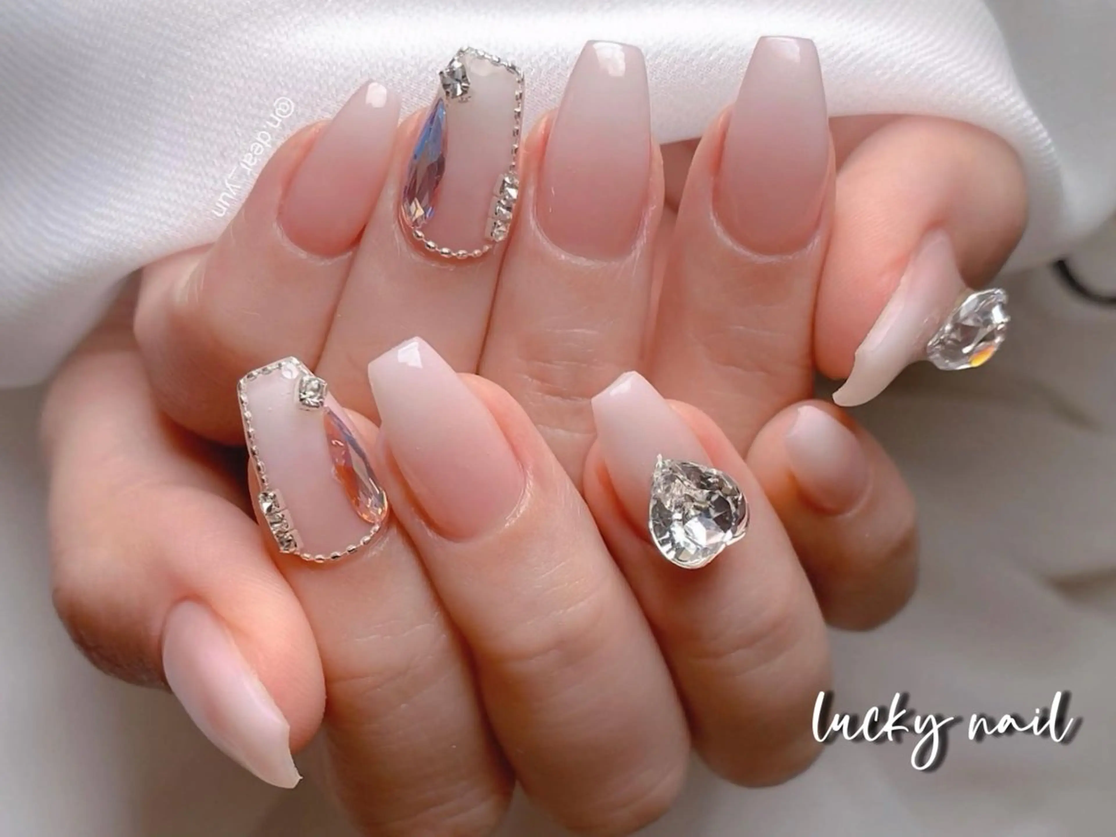 ネイル チークネイル 長さ出し ジェルネイル マグネットネイル 持ち込み Lucky nail 小林和希のネイルデザイン