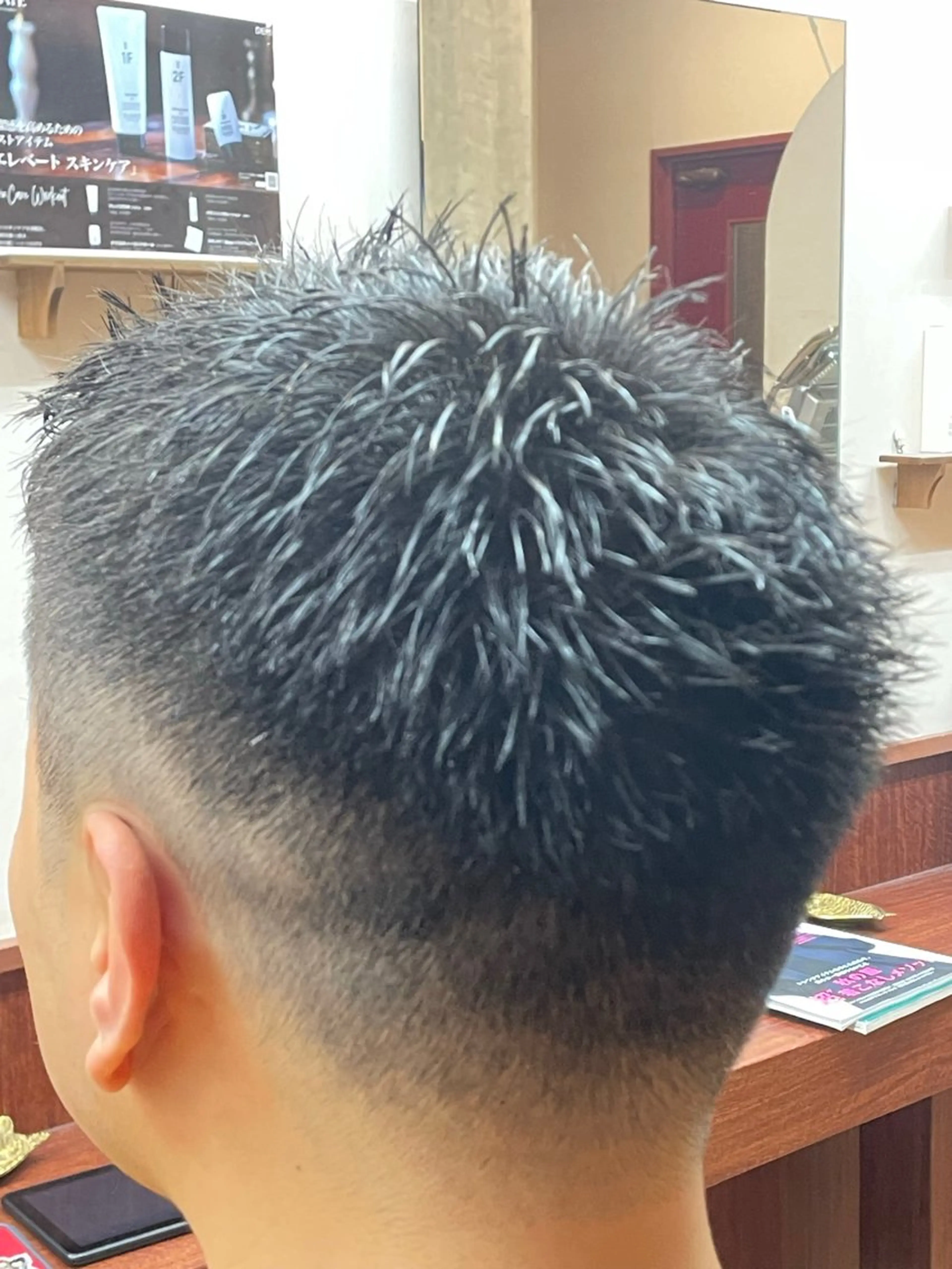 ショート メンズ ルキ🌈ブリーチカラ ー&メンズパーマ🦄のヘアスタイル