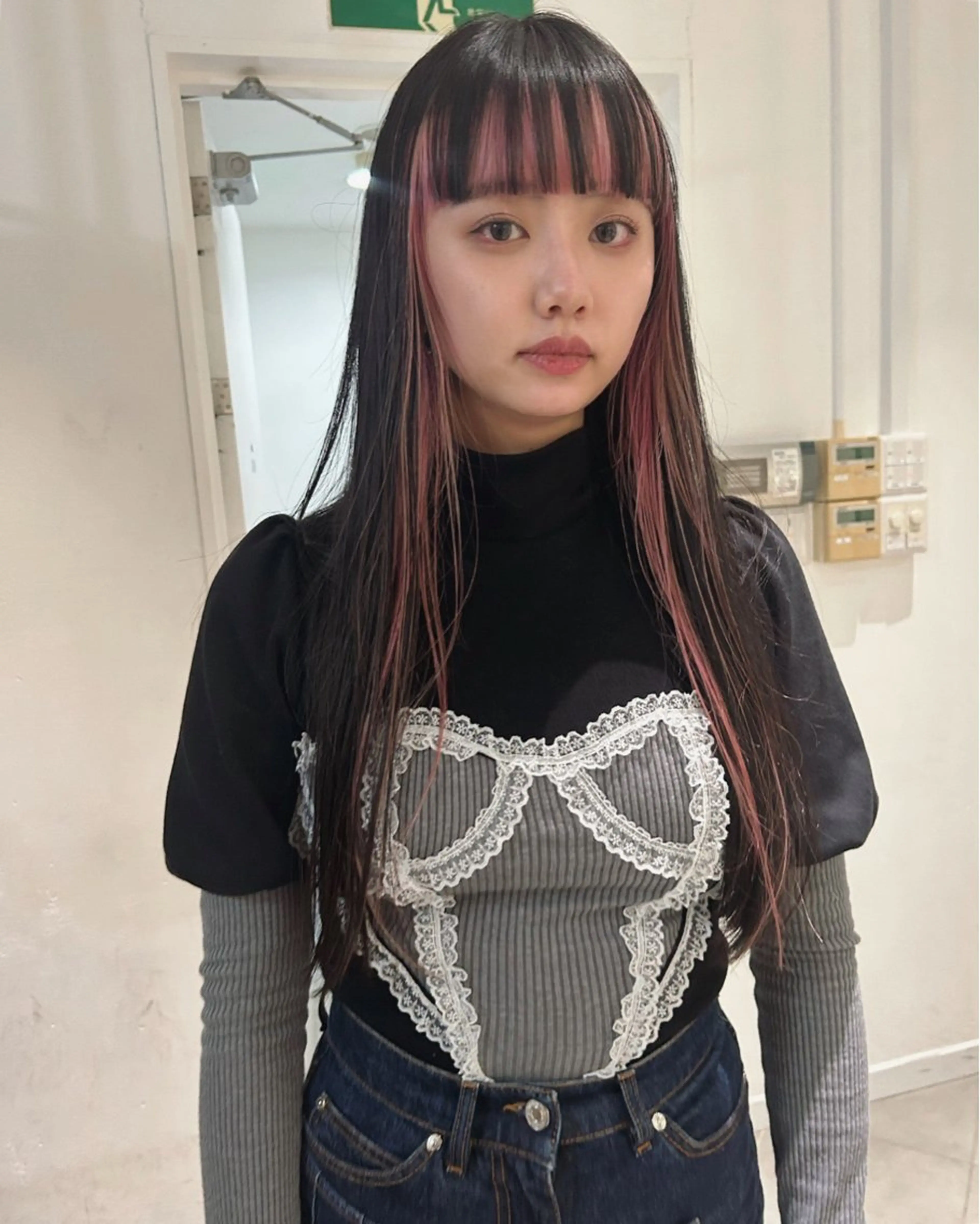 ロング カラー ブリーチ ピンクカラー ワイドバング カット ヘアカラー トリートメント Loom.所属・村上雅人 ナチュラルモードのヘアスタイル