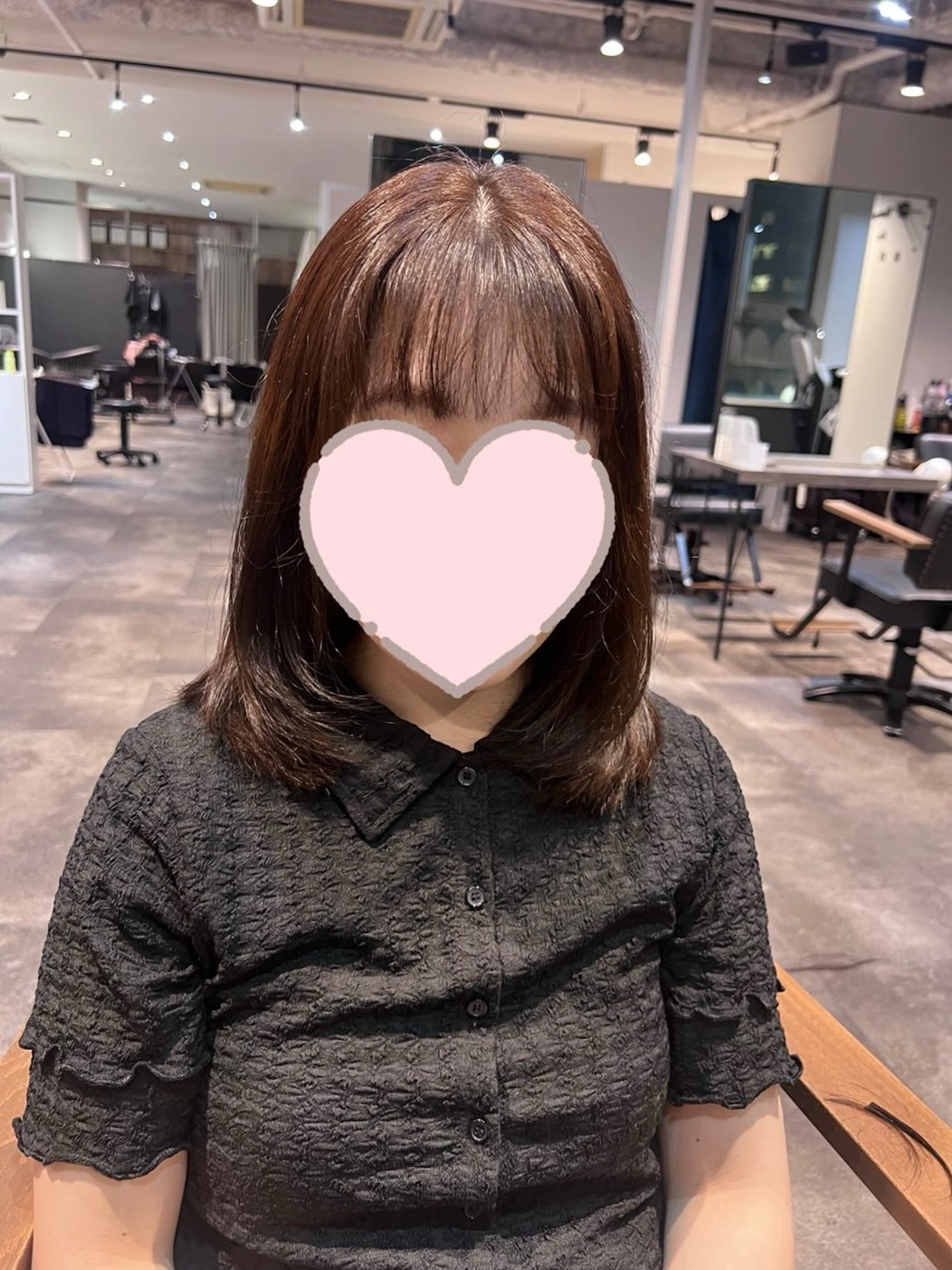ミディアム 顔まわりレイヤー 顔周りカット レイヤーカット カット ヘアカラー トリートメント 長谷 朋美のヘアスタイル