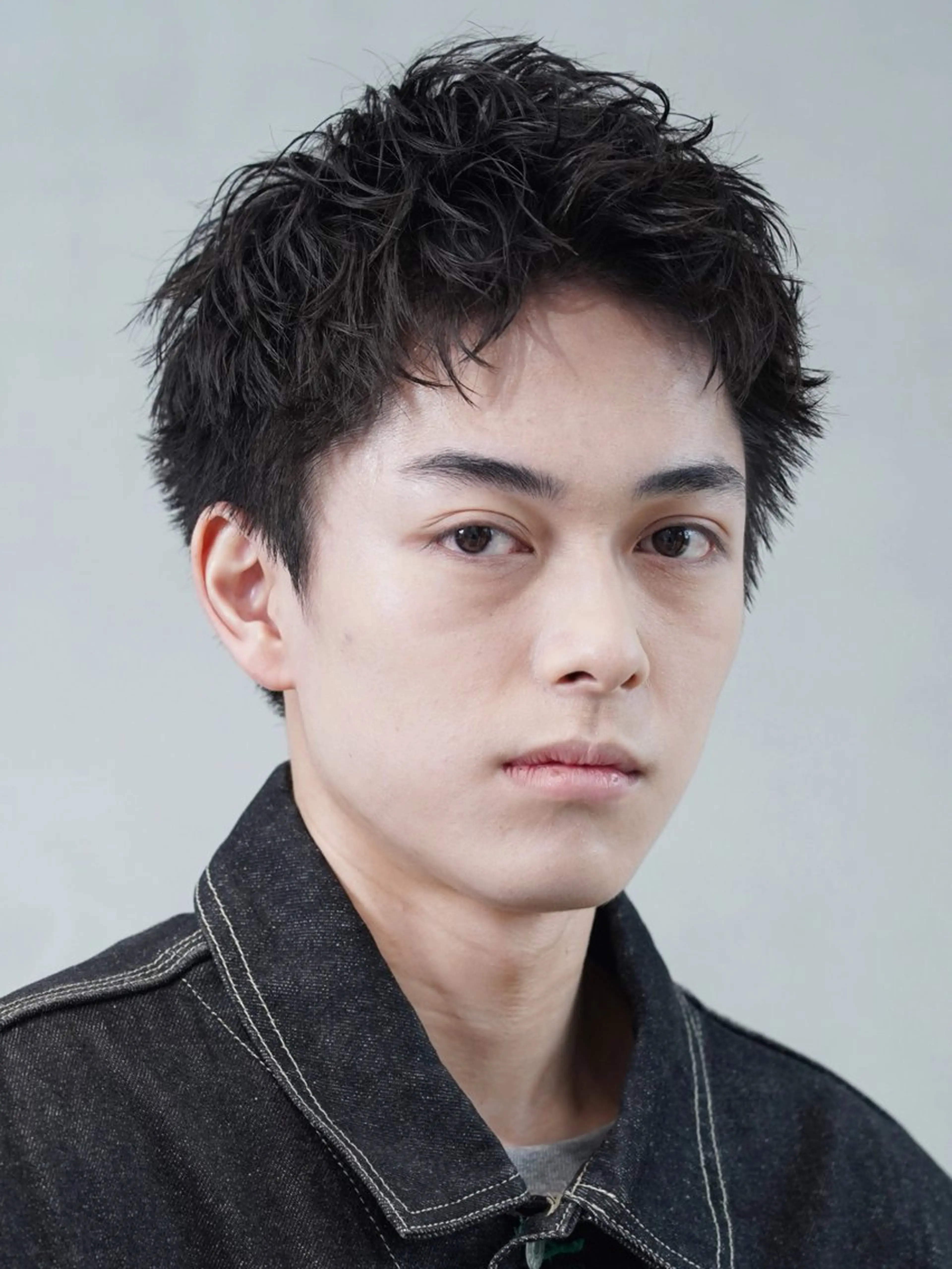 ショート パーマ メンズ メンズブリーチ センターパート フェザーパーマ メンズハイライト マッシュ カット パーマ fifth天神メンズ パーマ職人/山口皓大のヘアスタイル