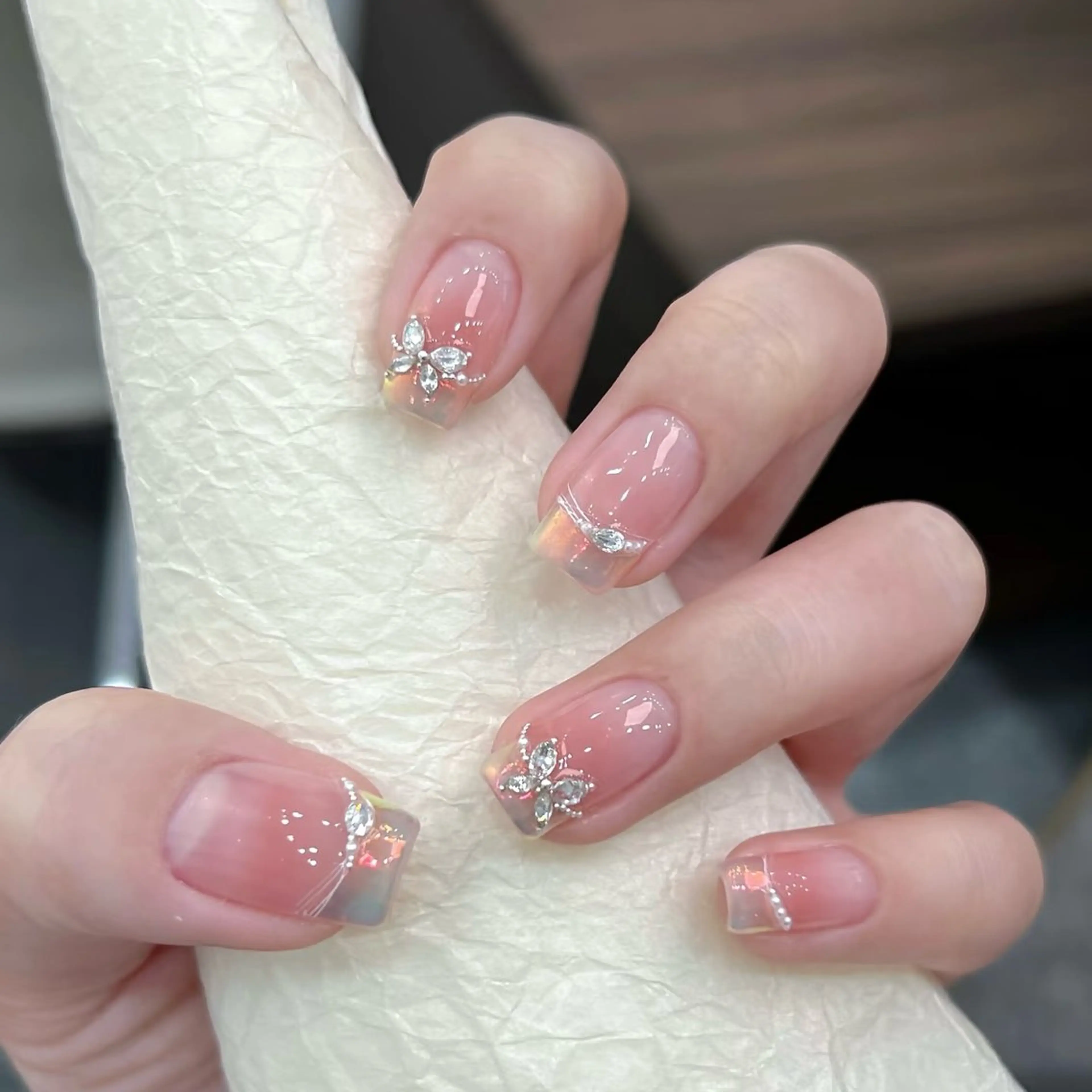 ネイル フレンチネイル ガラスフレンチ Nail salon Amoureuse ネイルサロン アムルーズ所属・ネイリスト ミクのネイルデザイン