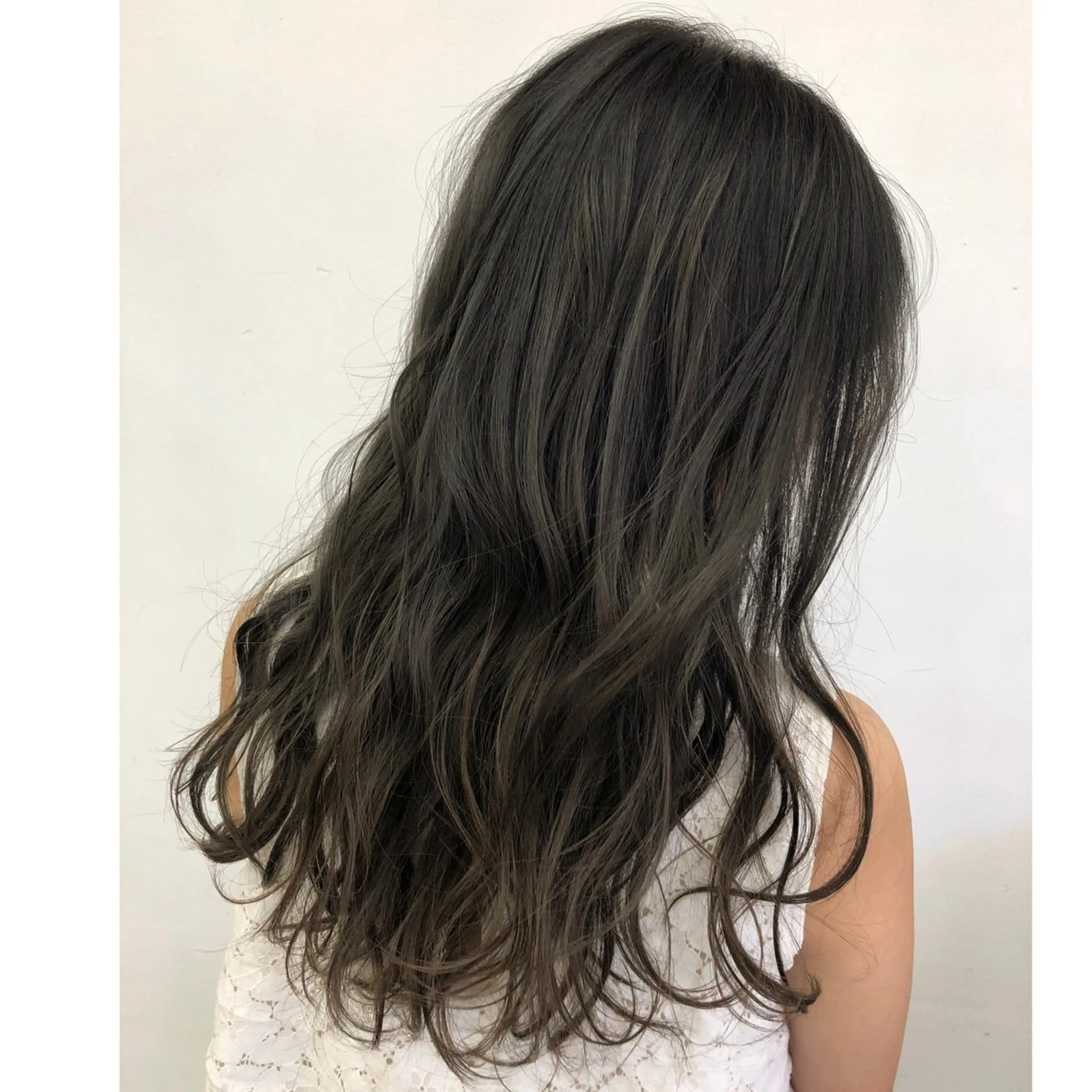 ロング カラー カット ヘアカラー トリートメント 岩崎 裕司のヘアスタイル