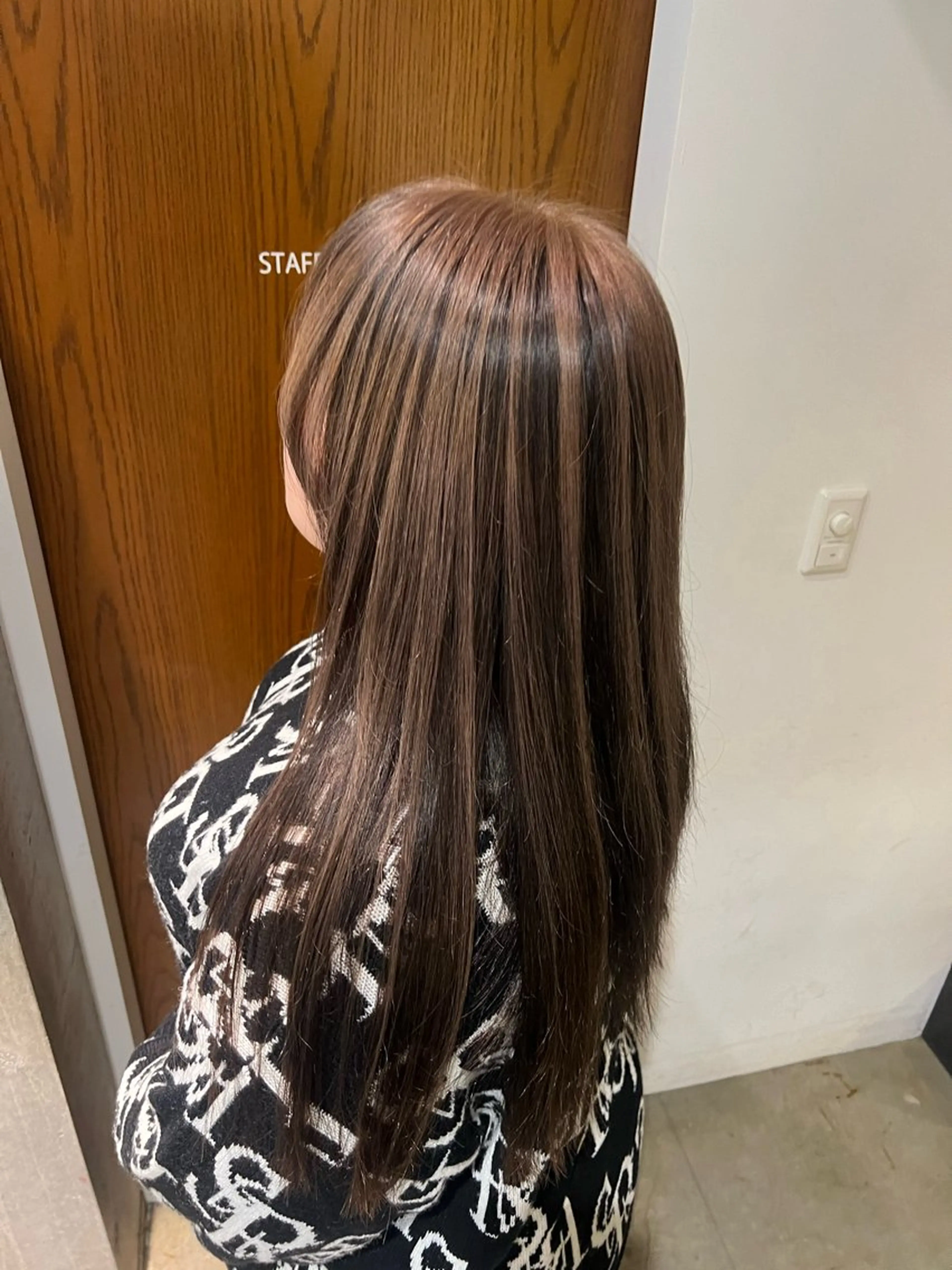 ロング カラー 三宅 凜佳のヘアスタイル