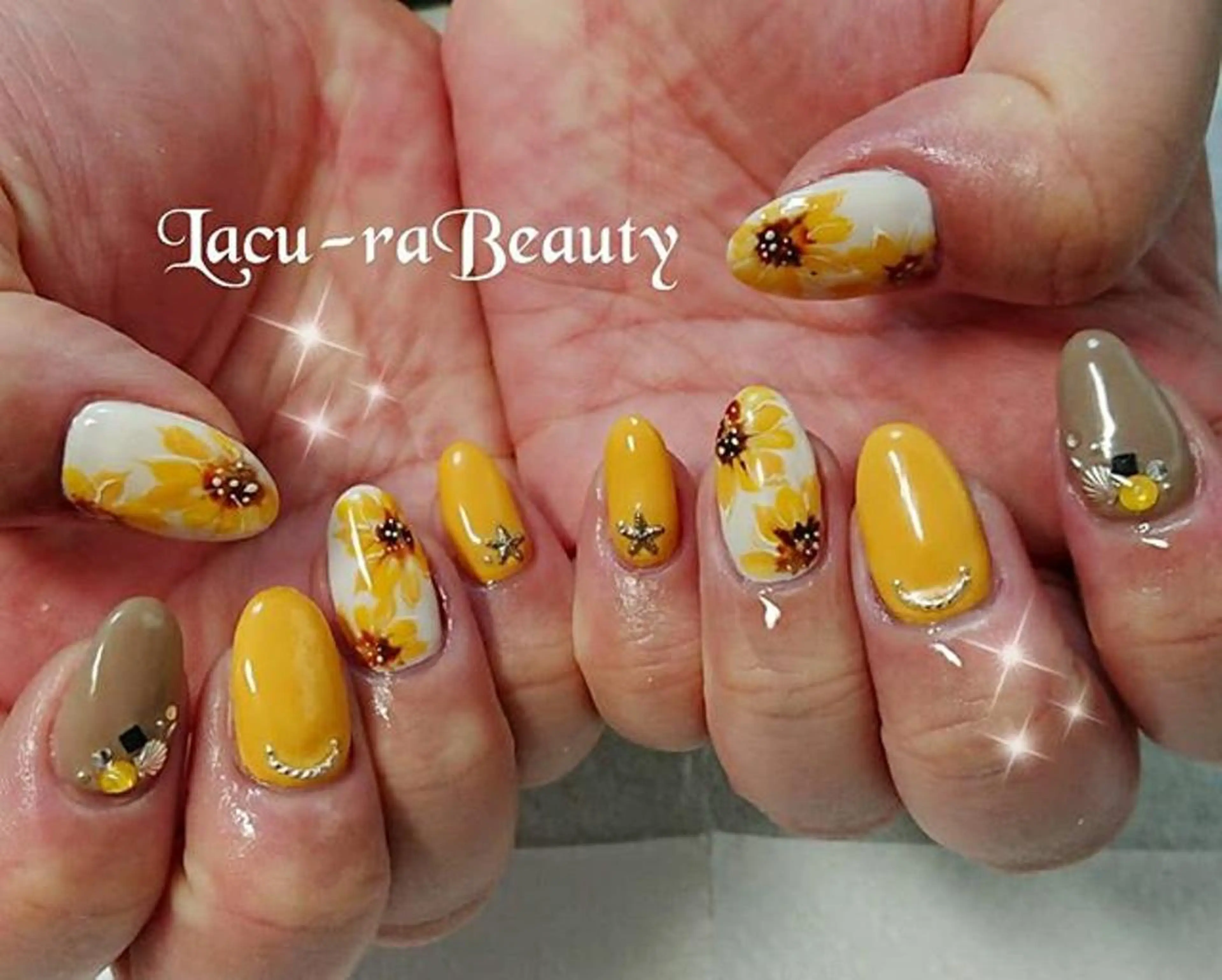 ネイル 小顔と腸の専門店 ラクーラビューティのエステ・リラクイメージ