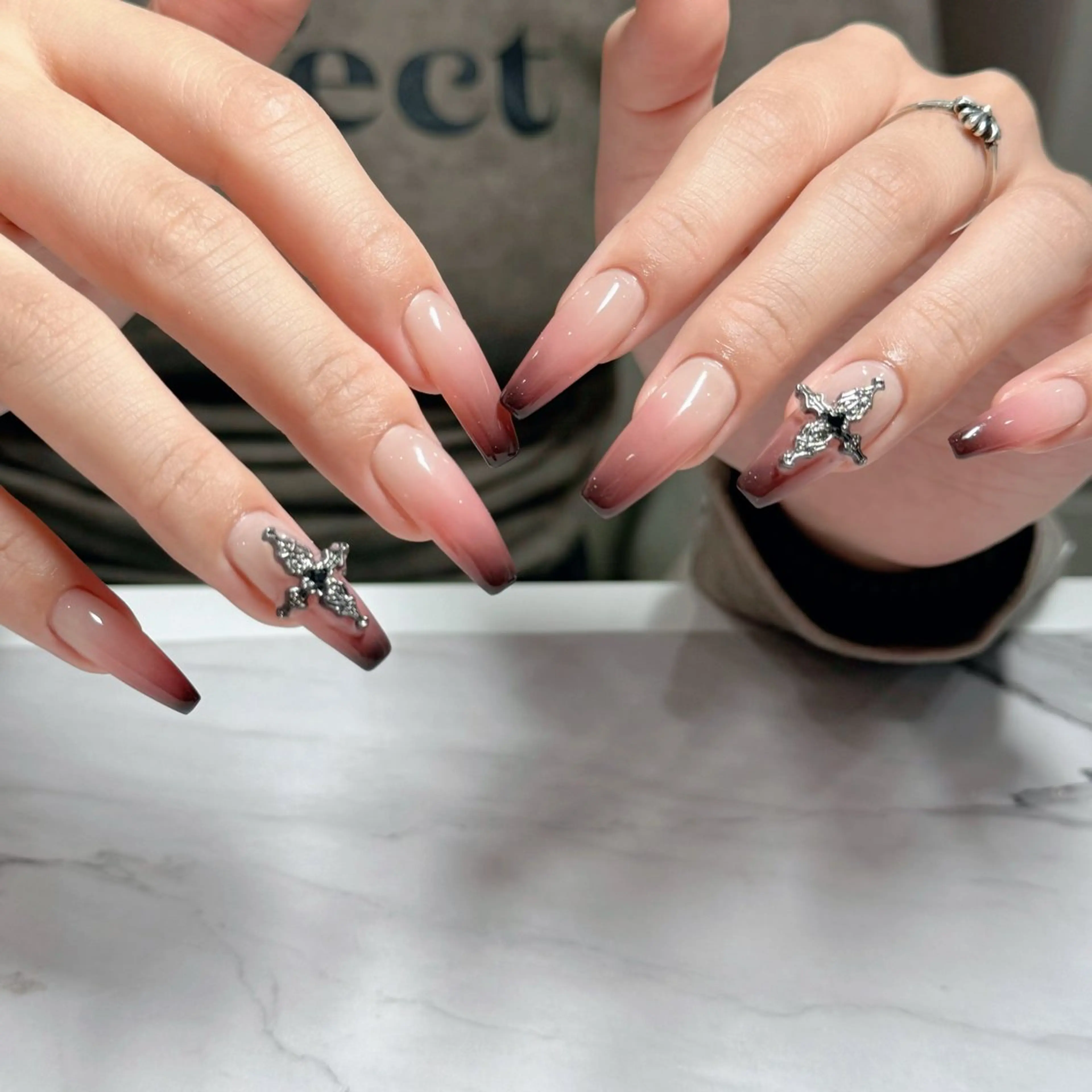 ネイル グラデーション ワンホンネイル nailsalon ChuColaのネイルデザイン